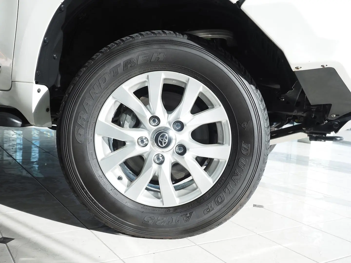 2018 Toyota Landcruiser Gallery Image 11