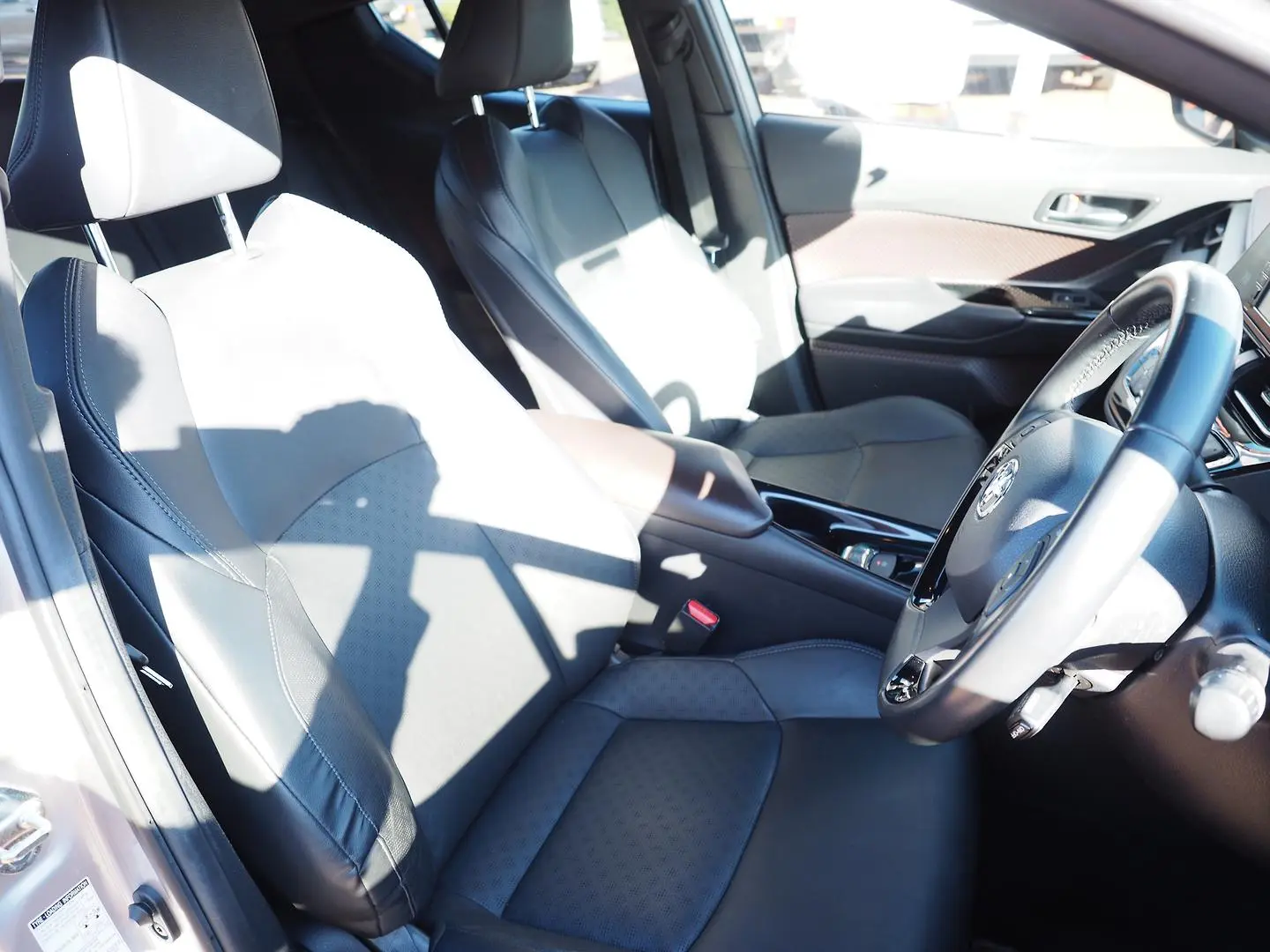 2018 Toyota C-HR Gallery Image 30
