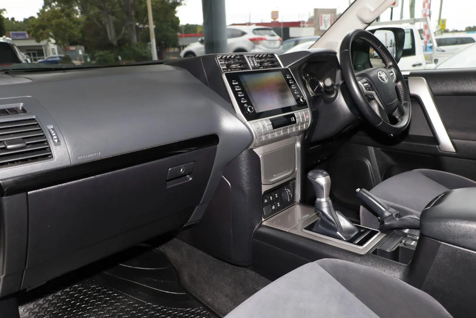 2023 Toyota Landcruiser Prado Gallery Image 9