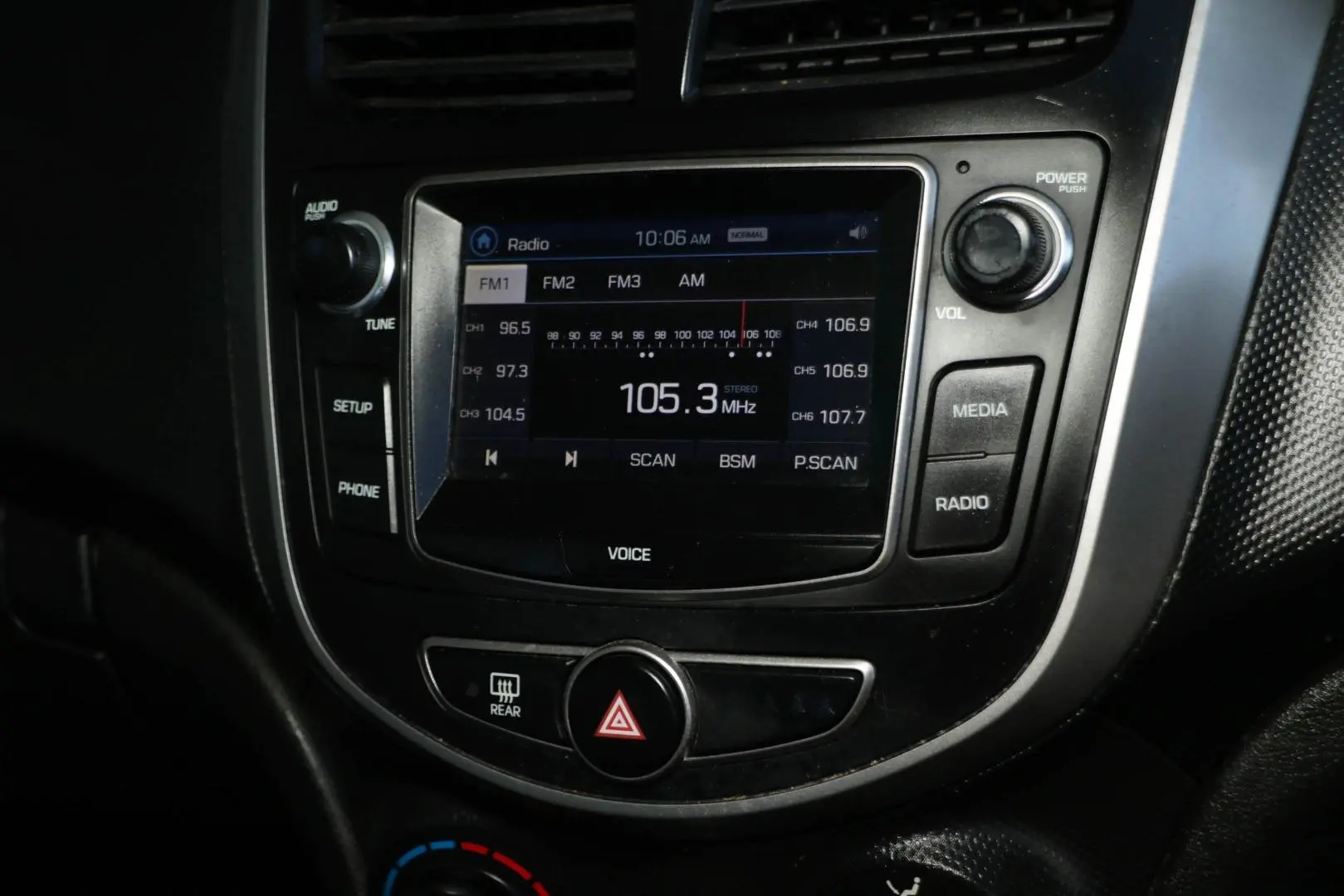 2017 Hyundai Accent Gallery Image 15