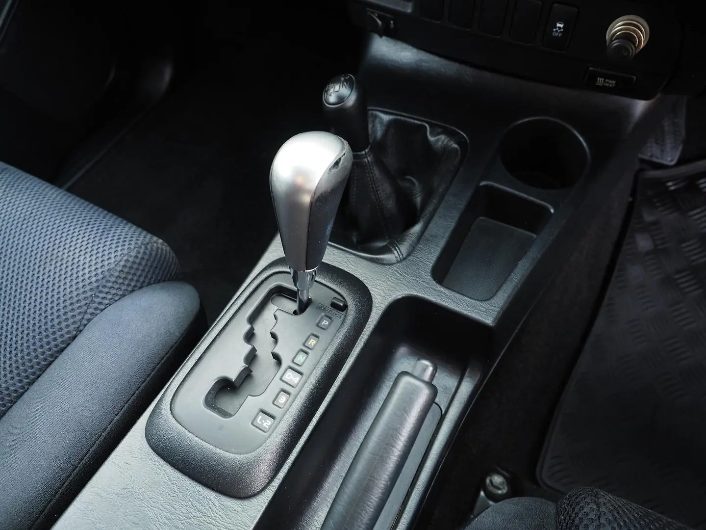 2015 Toyota Hilux Gallery Image 11