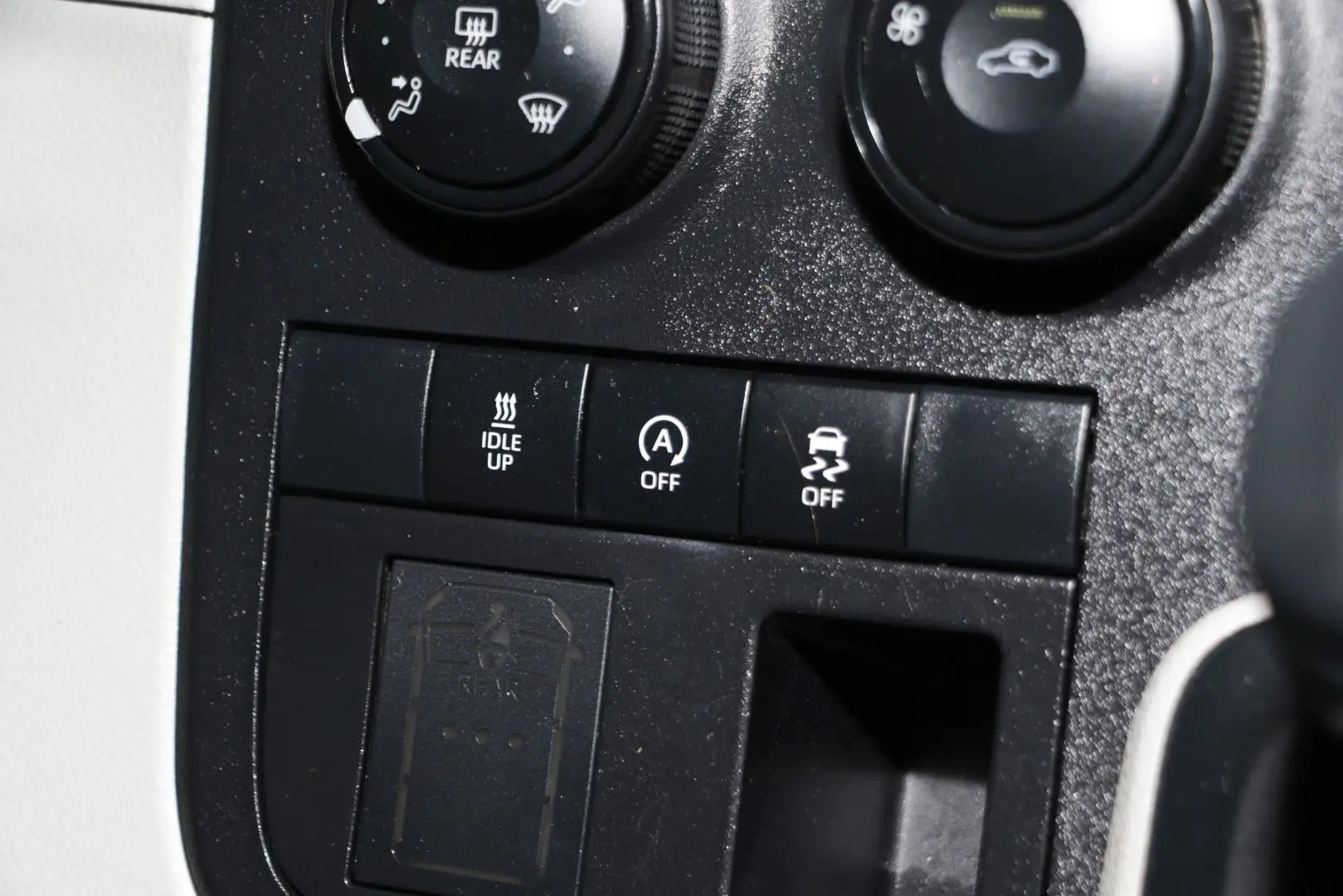 2022 Toyota Hiace Gallery Image 15