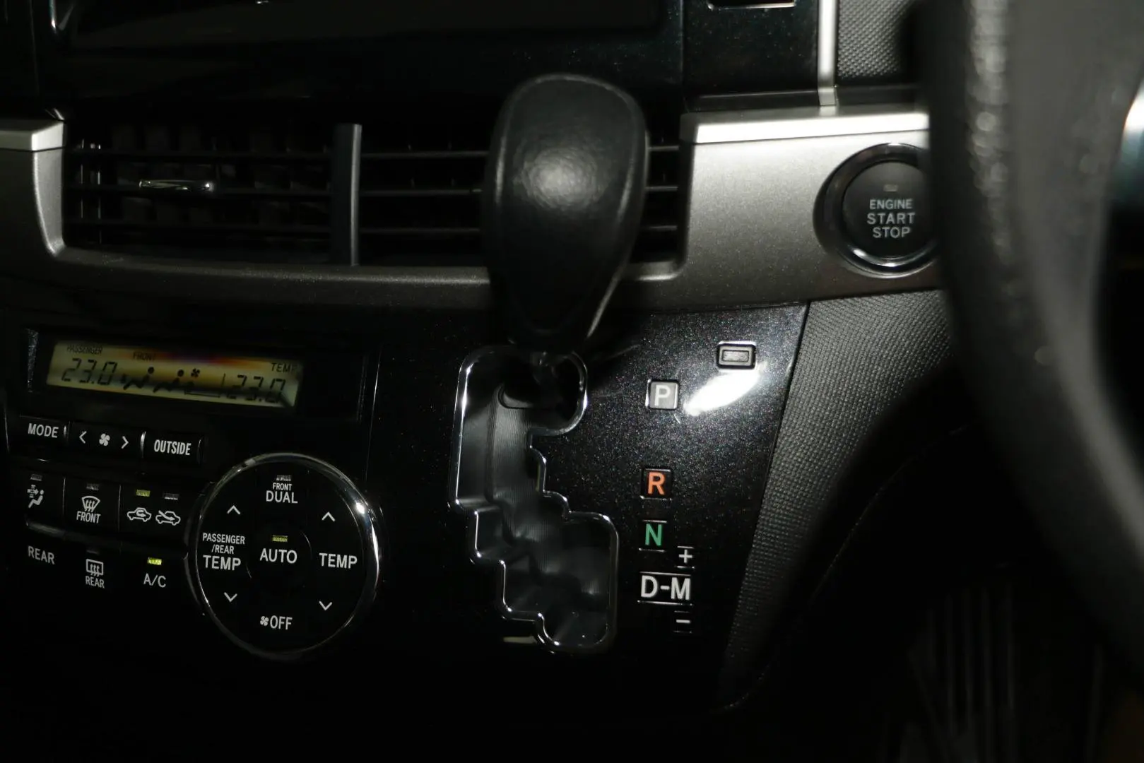 2015 Toyota Tarago Gallery Image 14