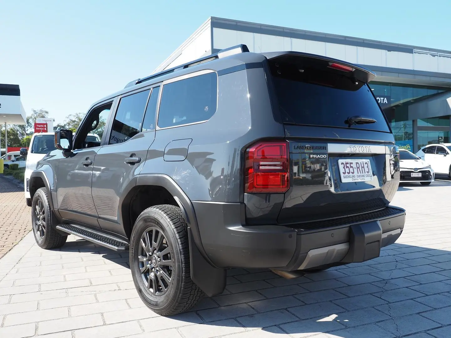 2025 Toyota Landcruiser Prado Gallery Image 3