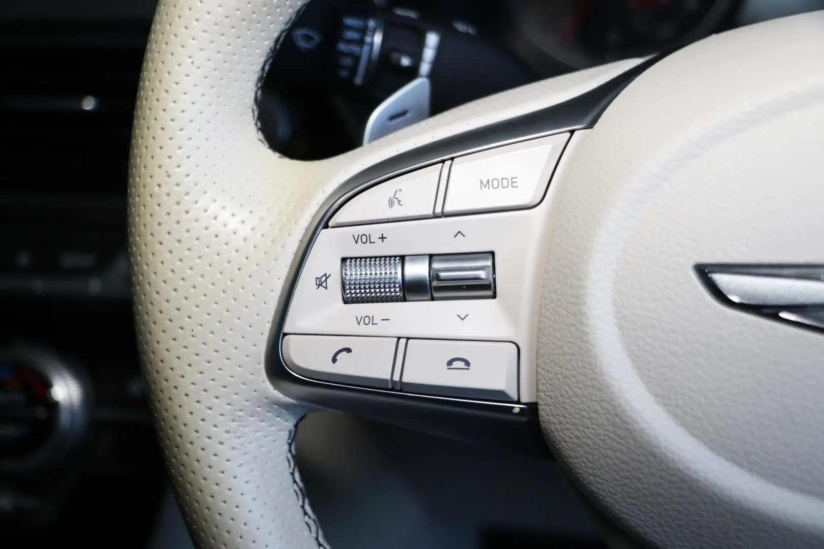 2019 Genesis G70 Gallery Image 15