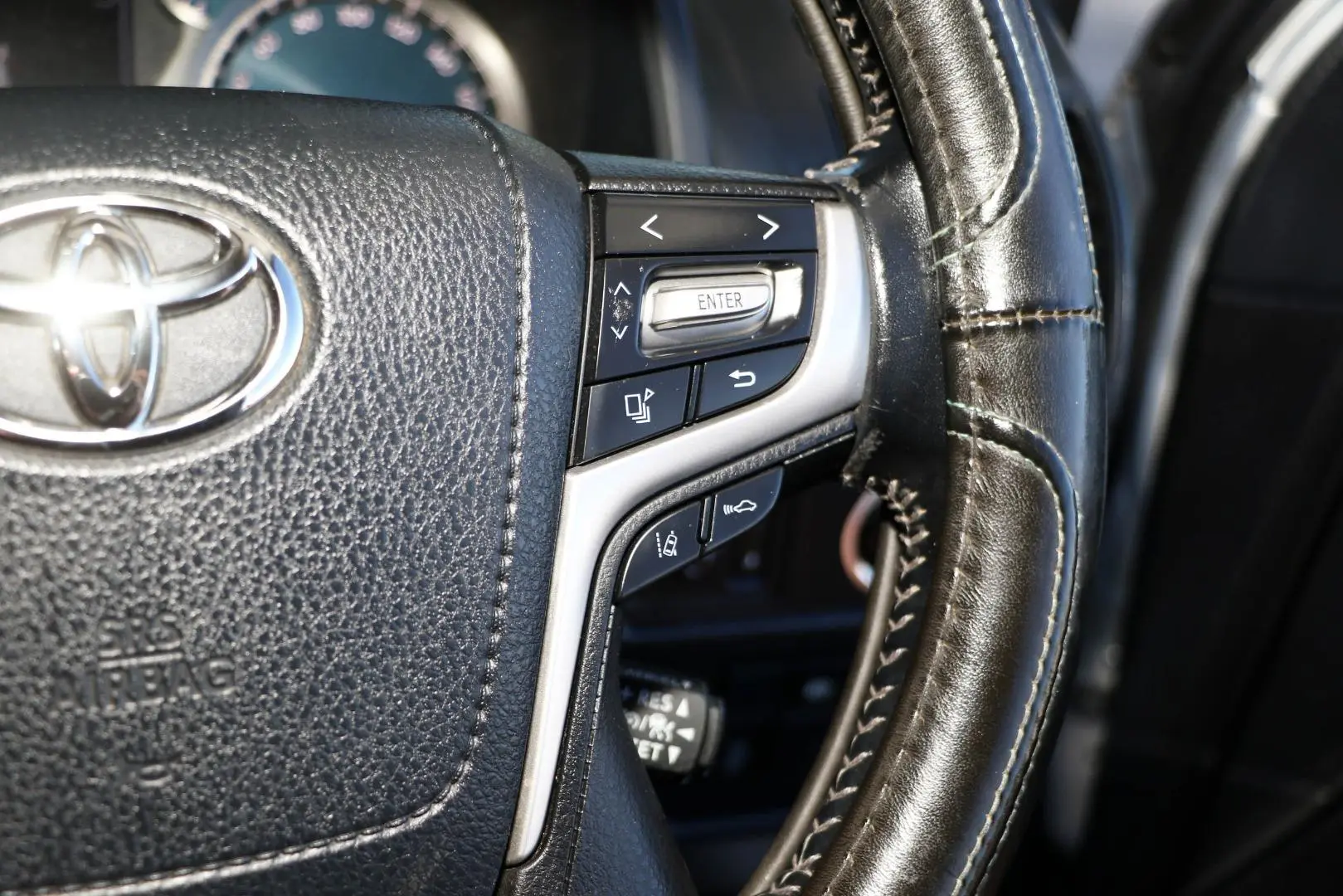 2018 Toyota Landcruiser Prado Gallery Image 16
