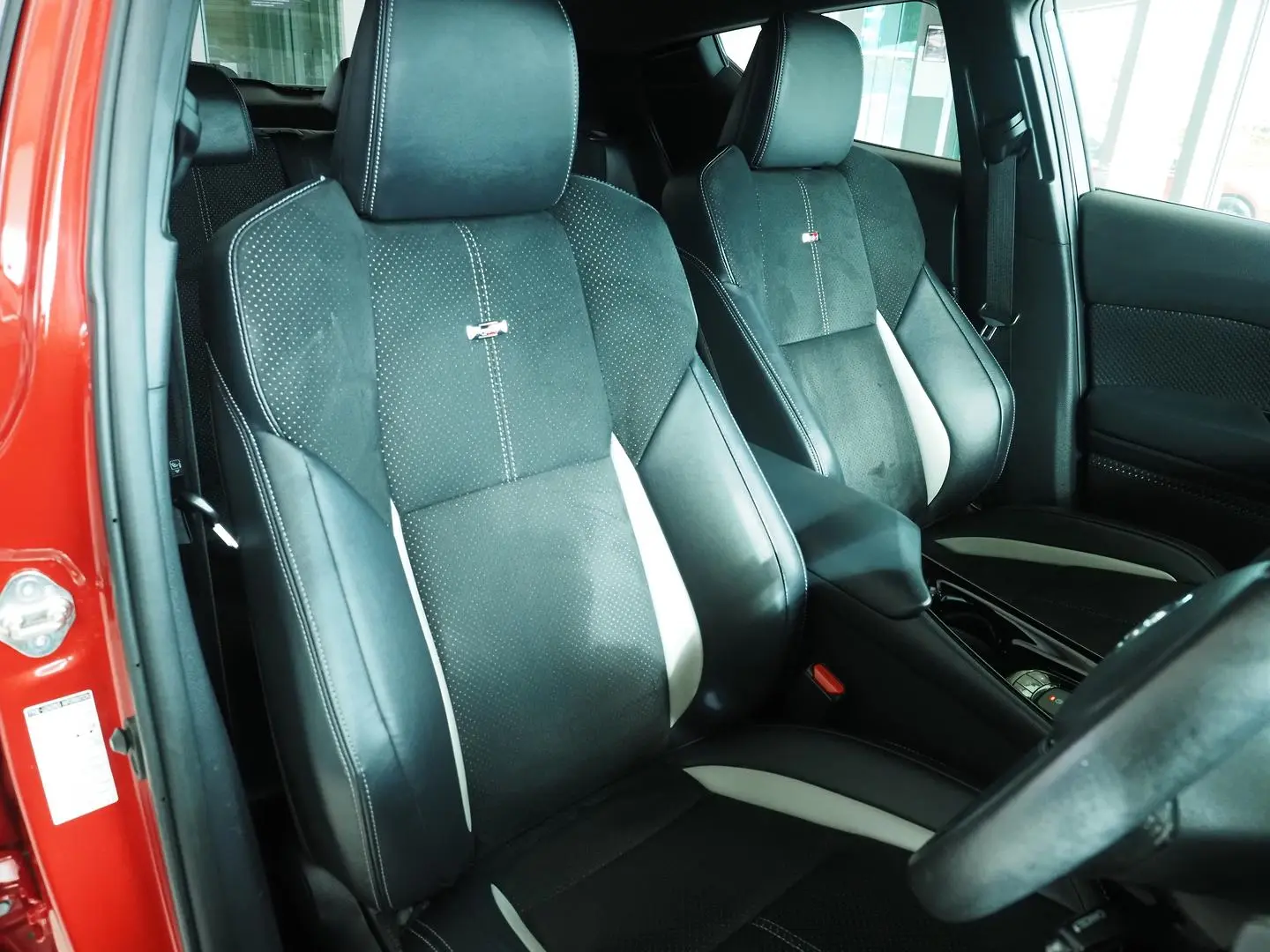 2021 Toyota C-HR Gallery Image 17