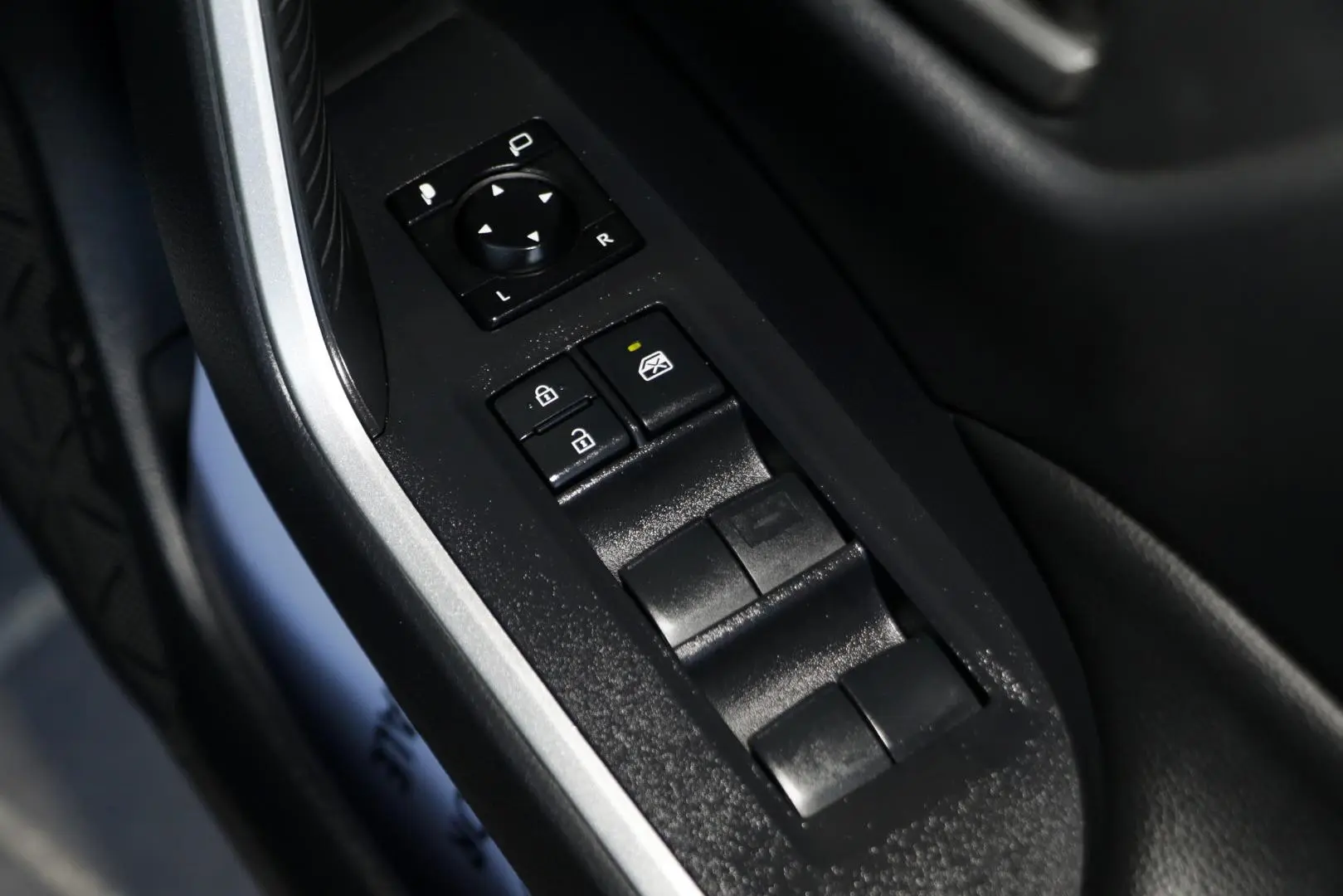 2025 Toyota RAV4 Gallery Image 19