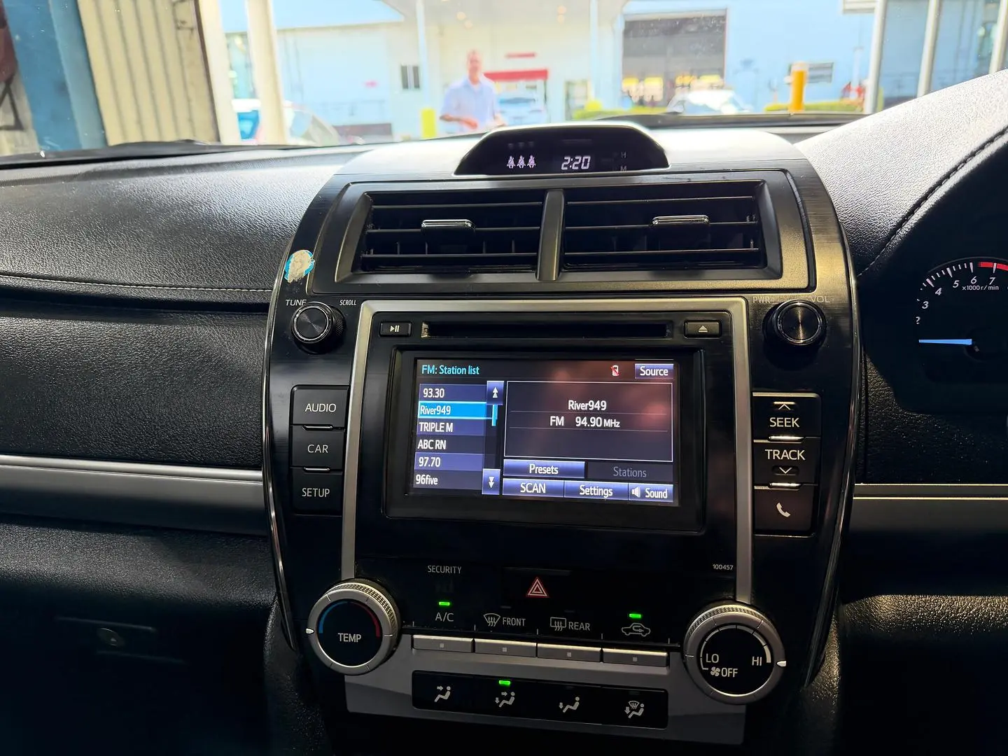 2016 Toyota Camry Gallery Image 11