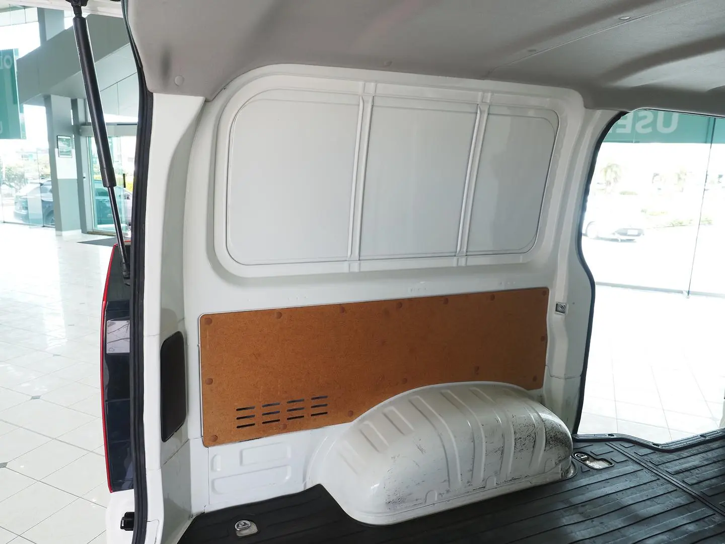 2019 Toyota Hiace Gallery Image 18