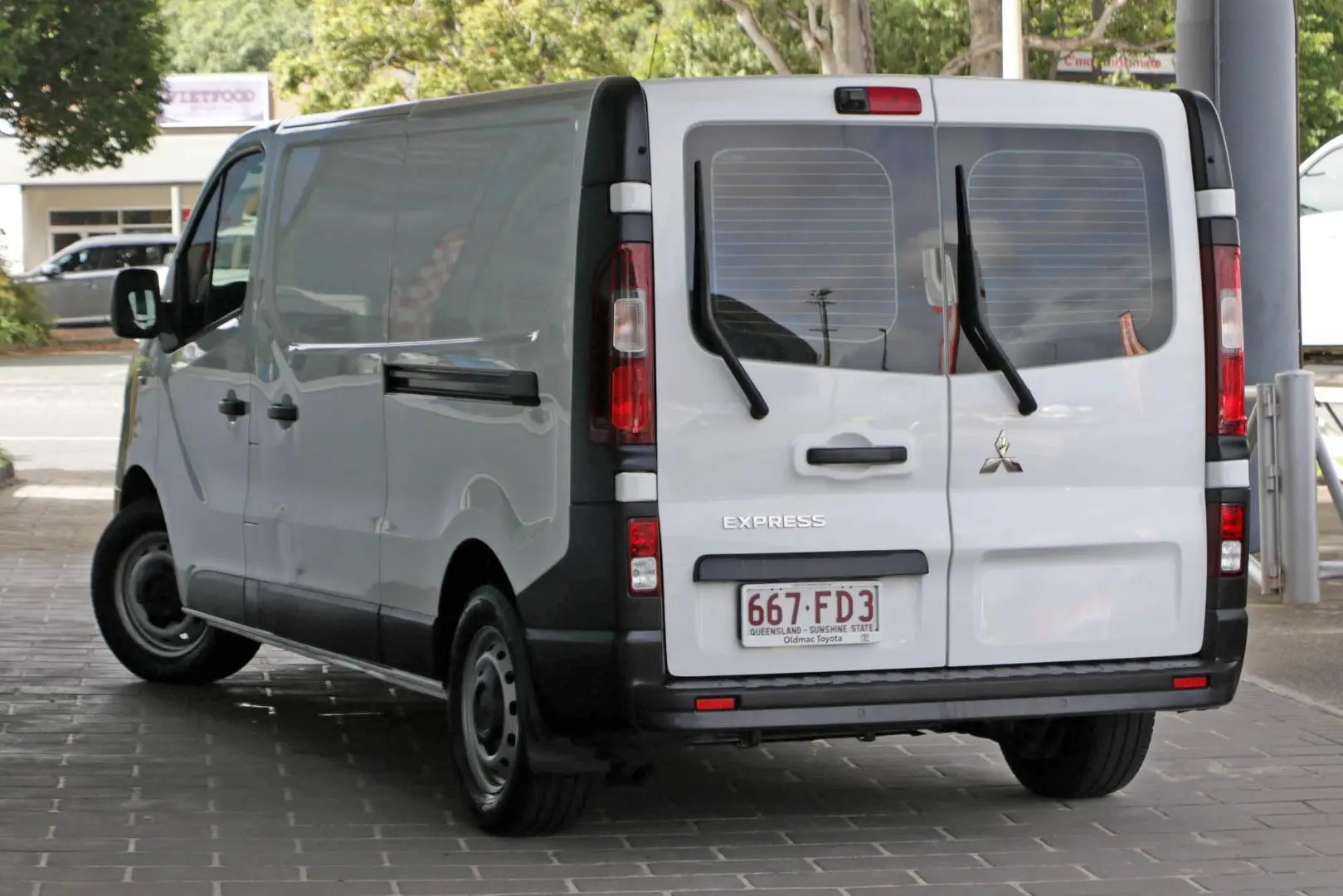 2022 Mitsubishi Express Gallery Image 2