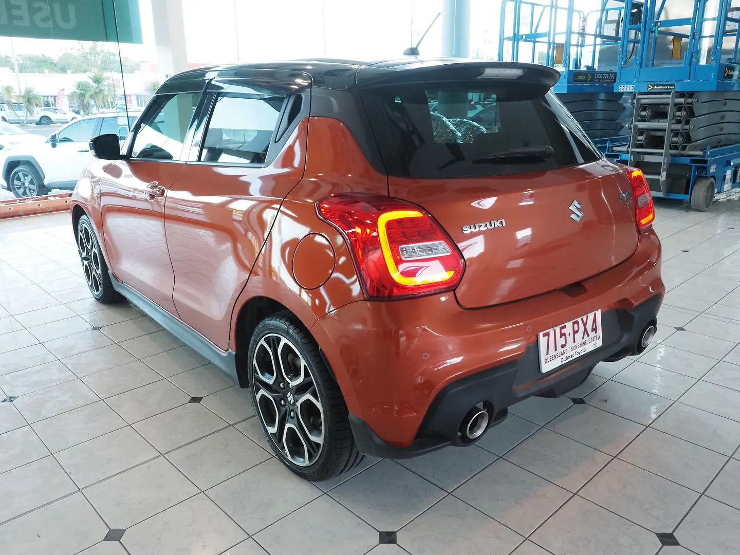 2020 Suzuki Swift Gallery Image 2