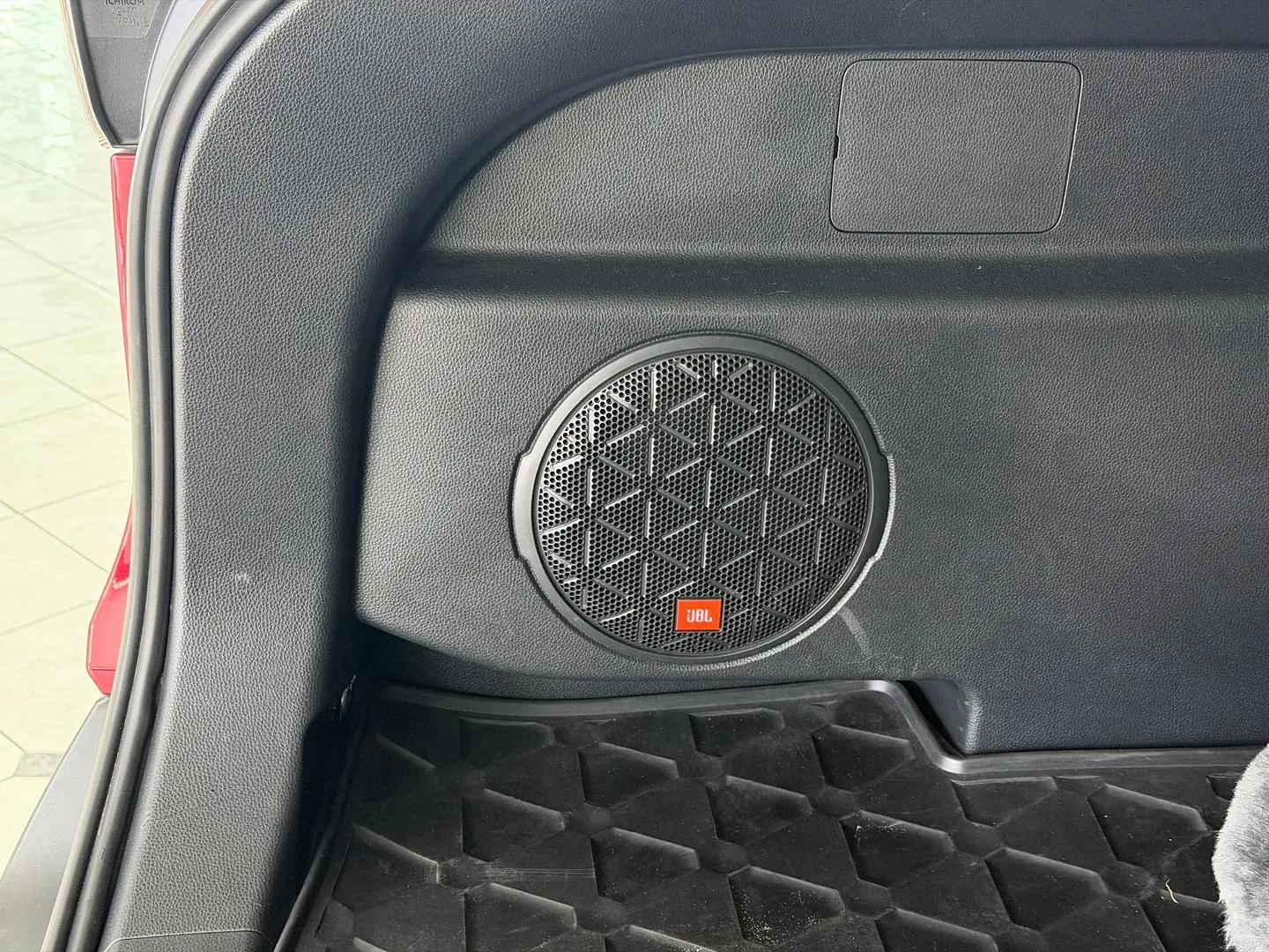 2019 Toyota RAV4 Gallery Image 10