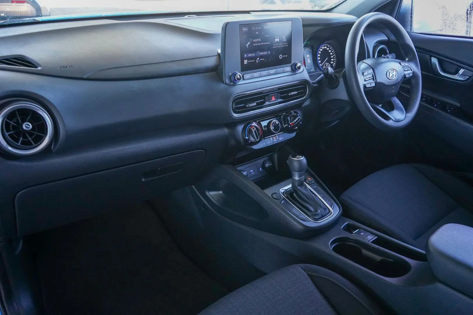 2022 Hyundai Kona Gallery Image 8