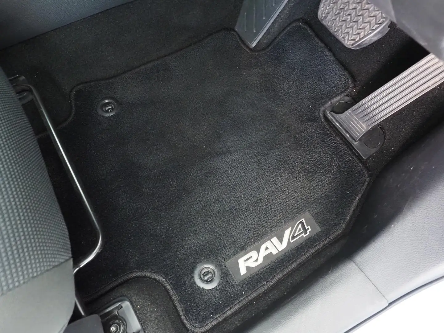 2024 Toyota RAV4 Gallery Image 18