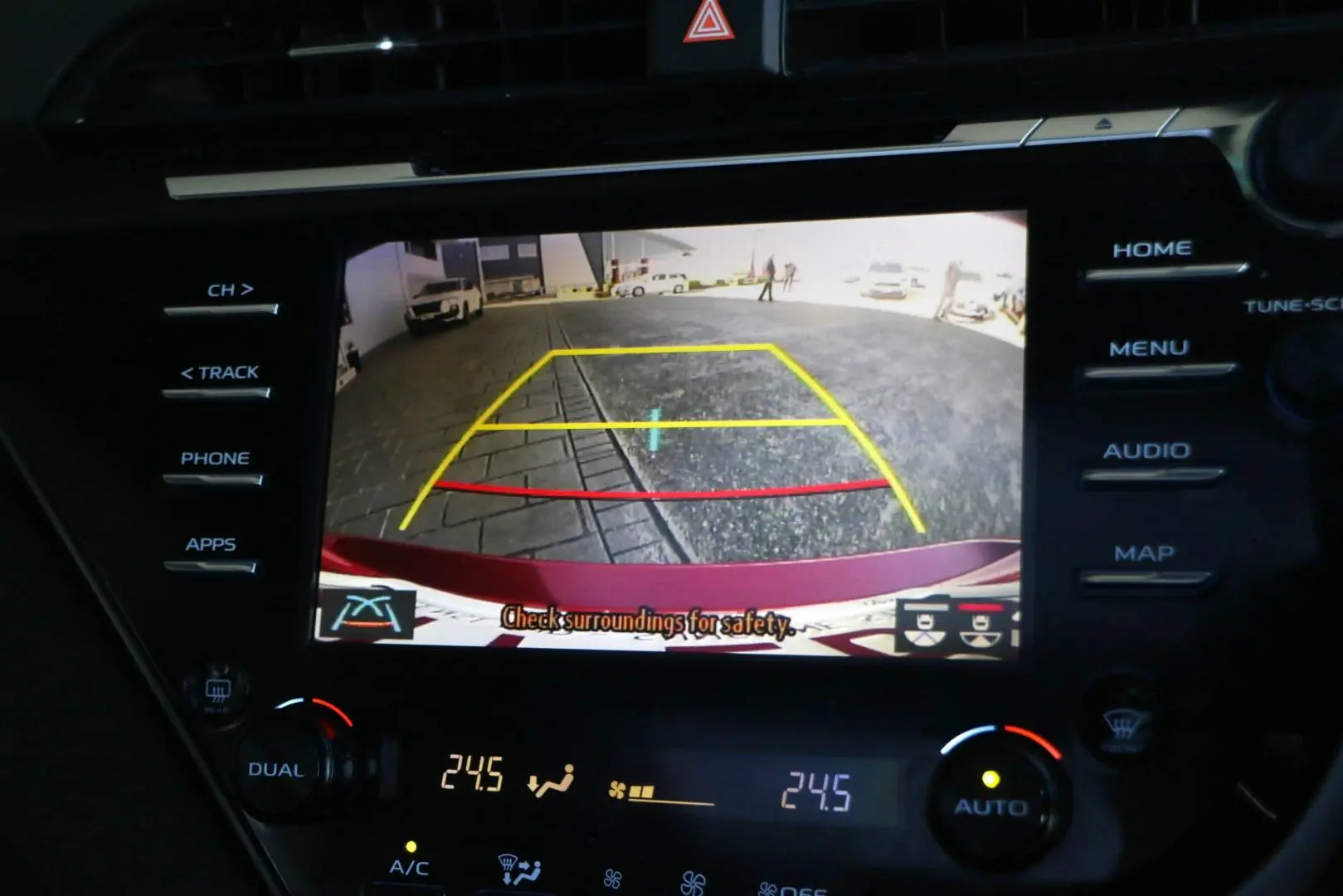 2019 Toyota Camry Gallery Image 11