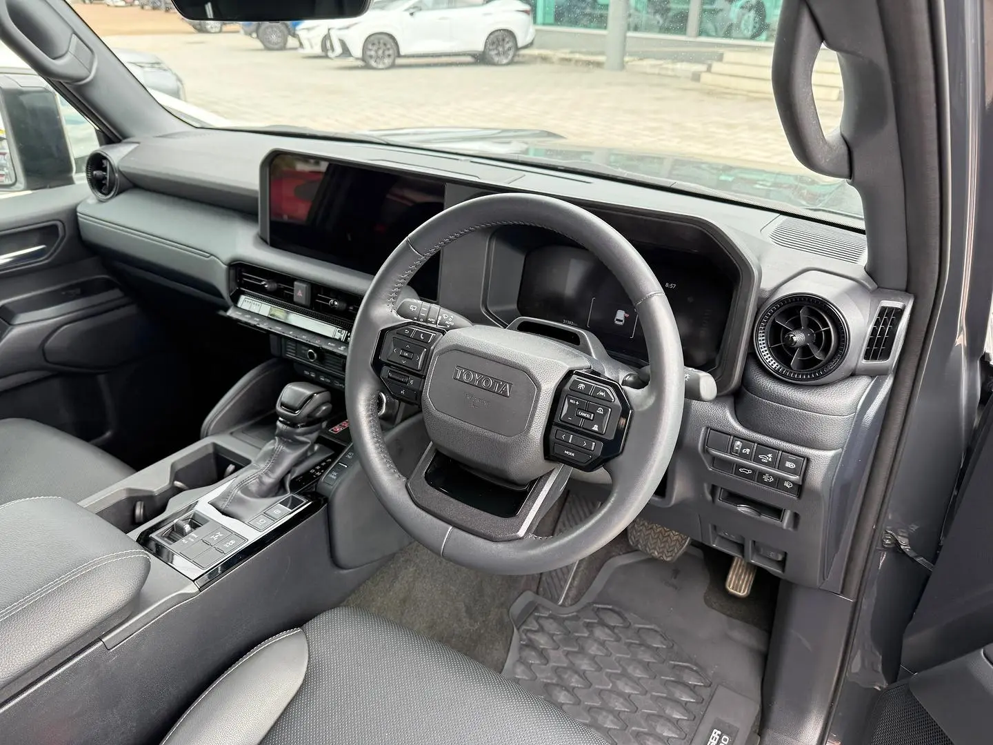 2025 Toyota Landcruiser Prado Gallery Image 4