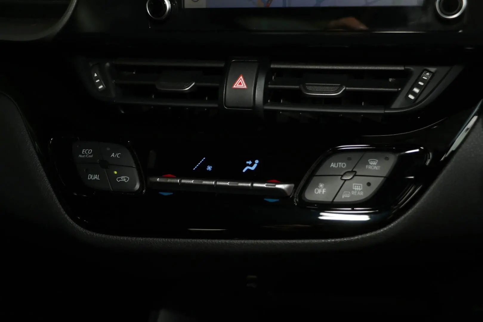 2023 Toyota C-HR Gallery Image 17
