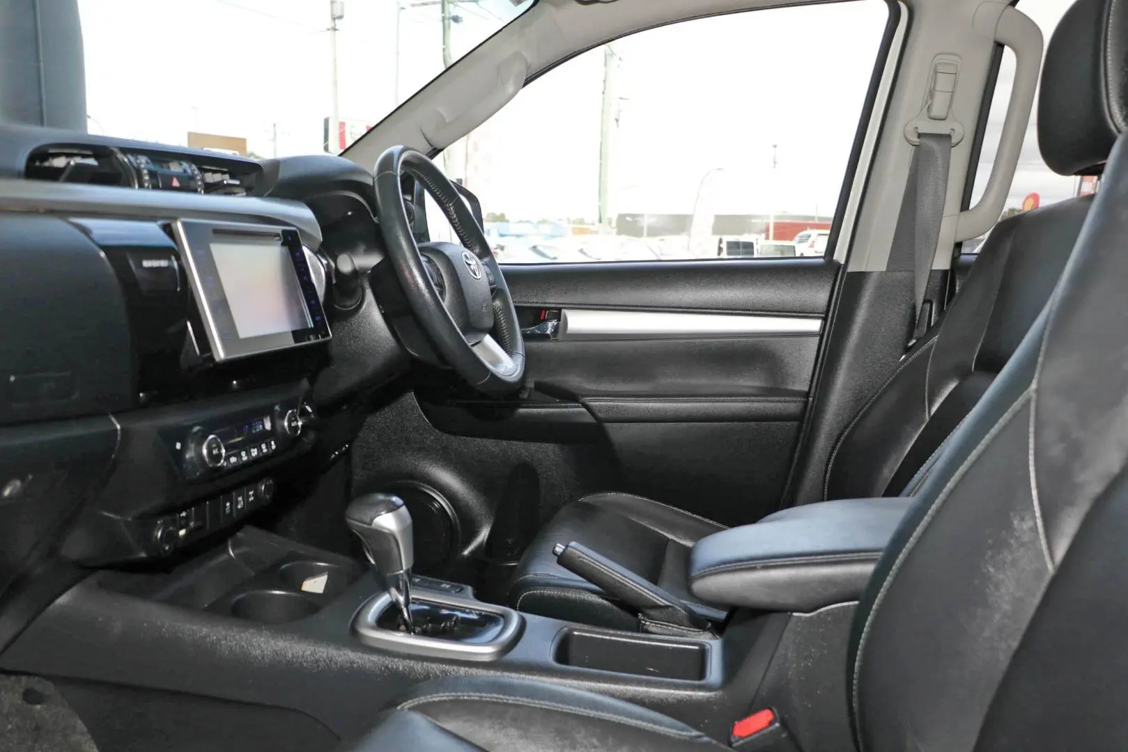 2016 Toyota Hilux Gallery Image 7