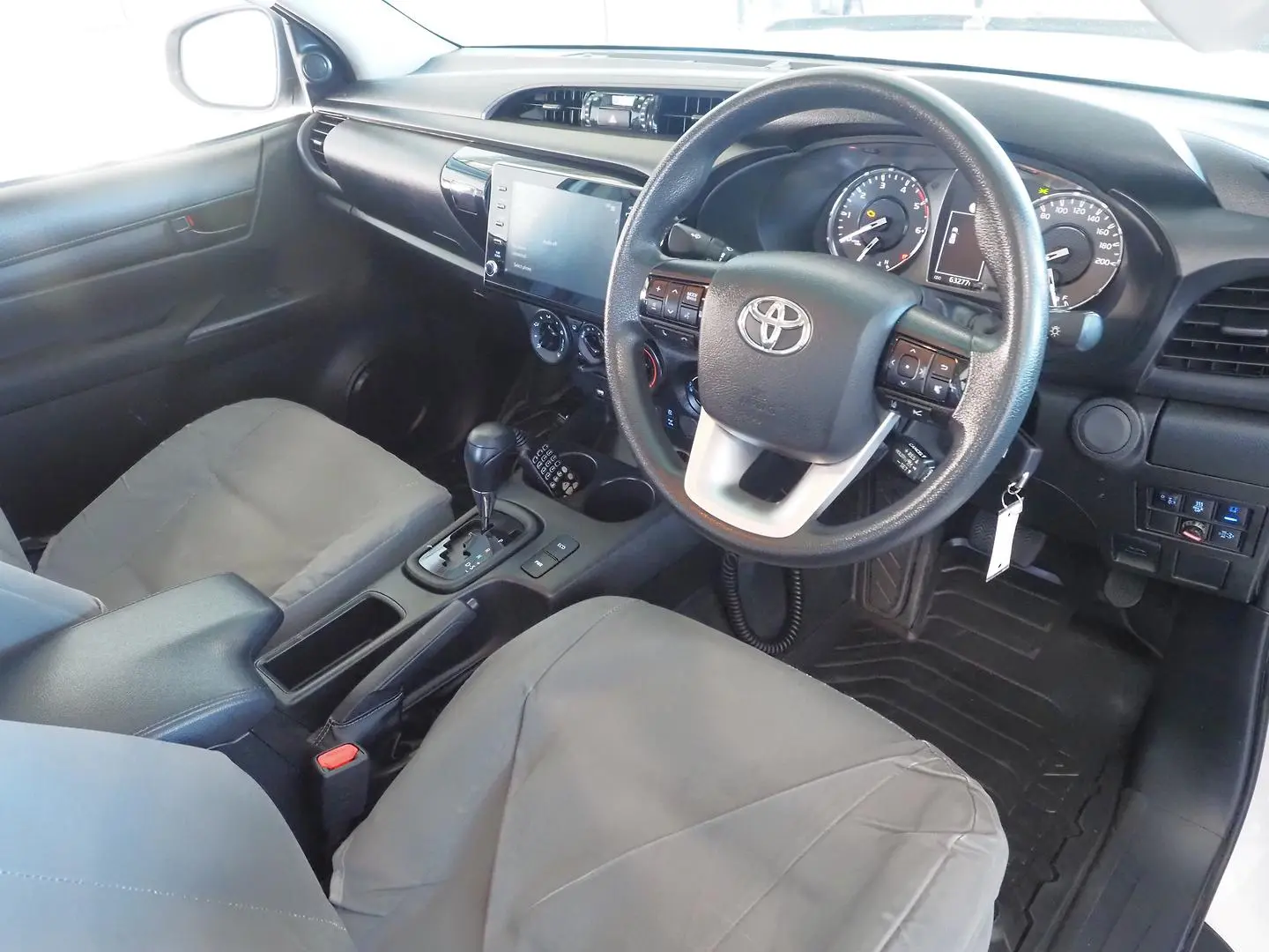 2023 Toyota Hilux Gallery Image 4