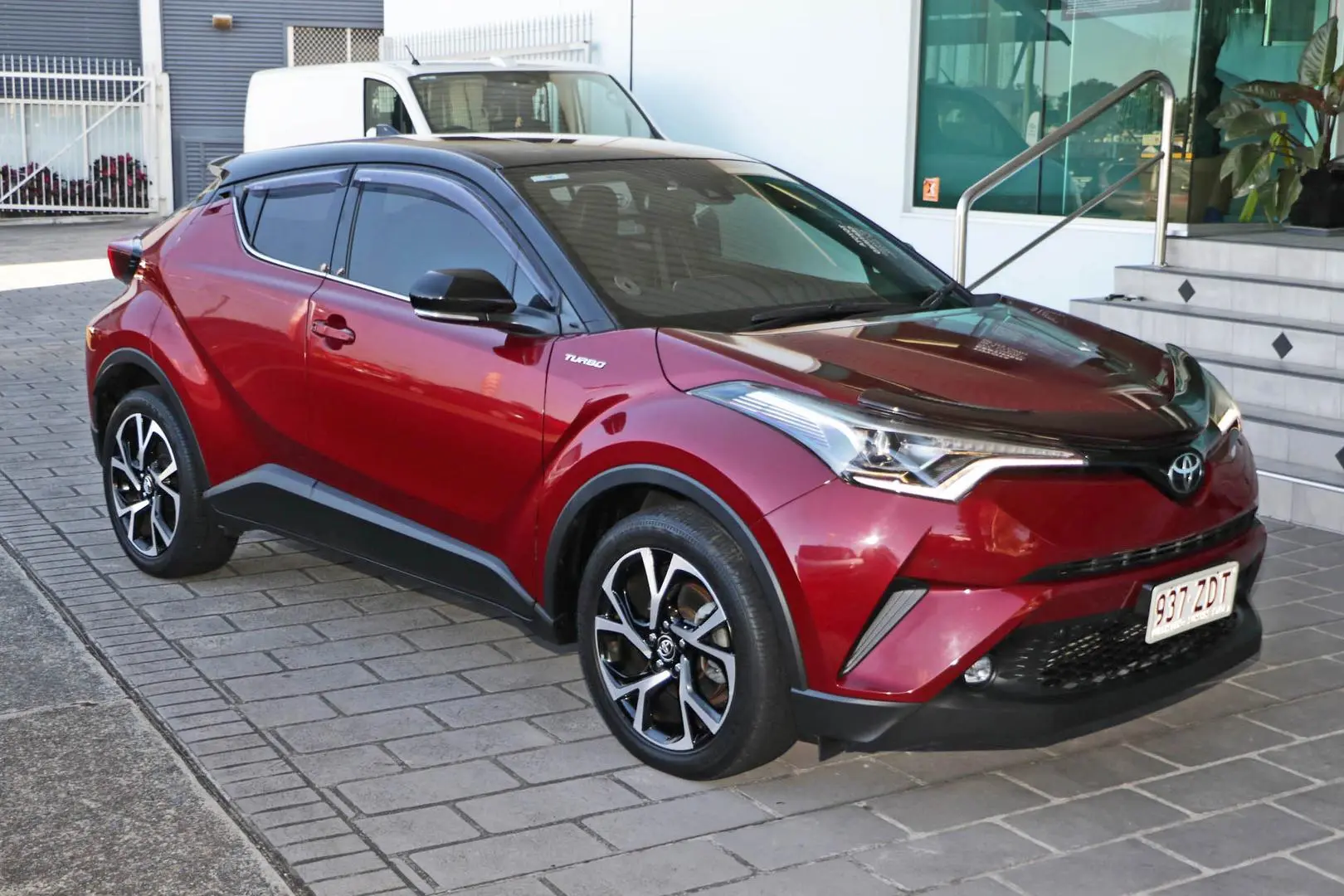 2019 Toyota C-HR Gallery Image 5