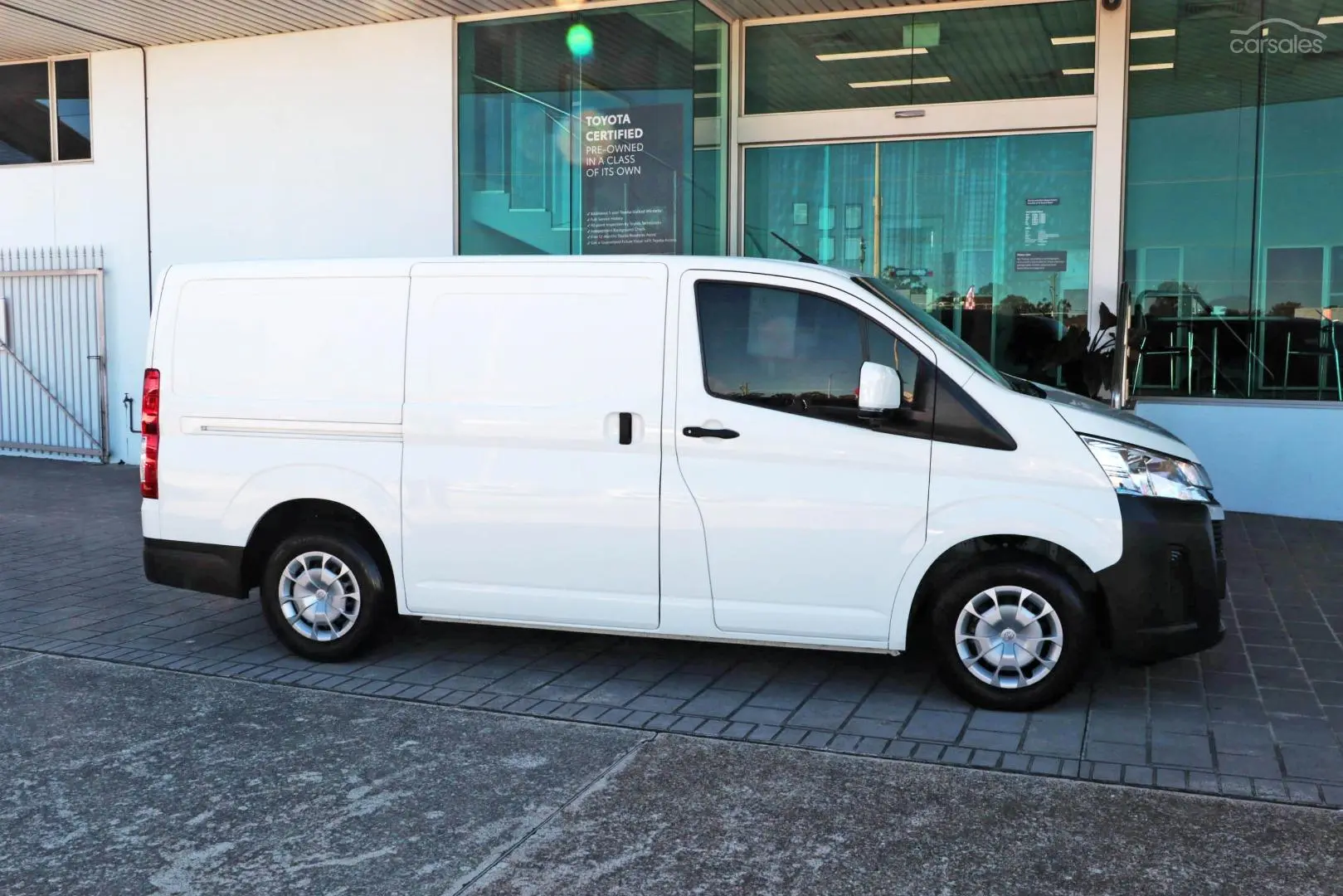 2020 Toyota Hiace Image 7