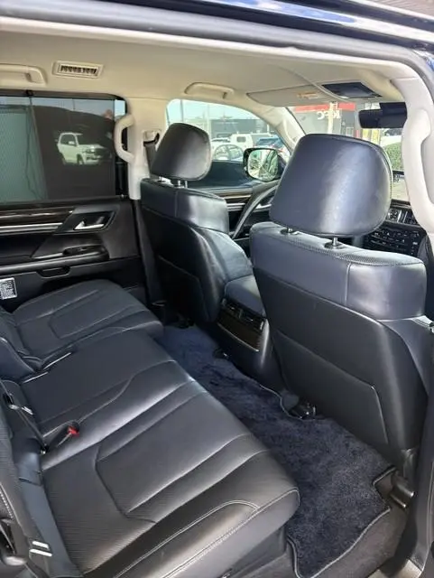 2020 Lexus LX Gallery Image 5