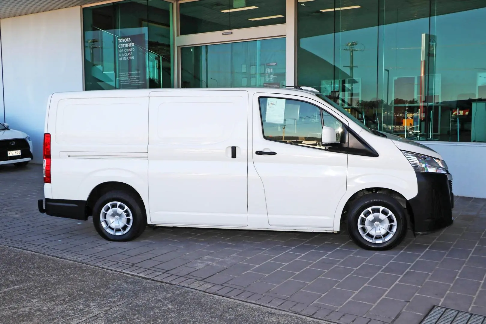 2021 Toyota Hiace Gallery Image 5