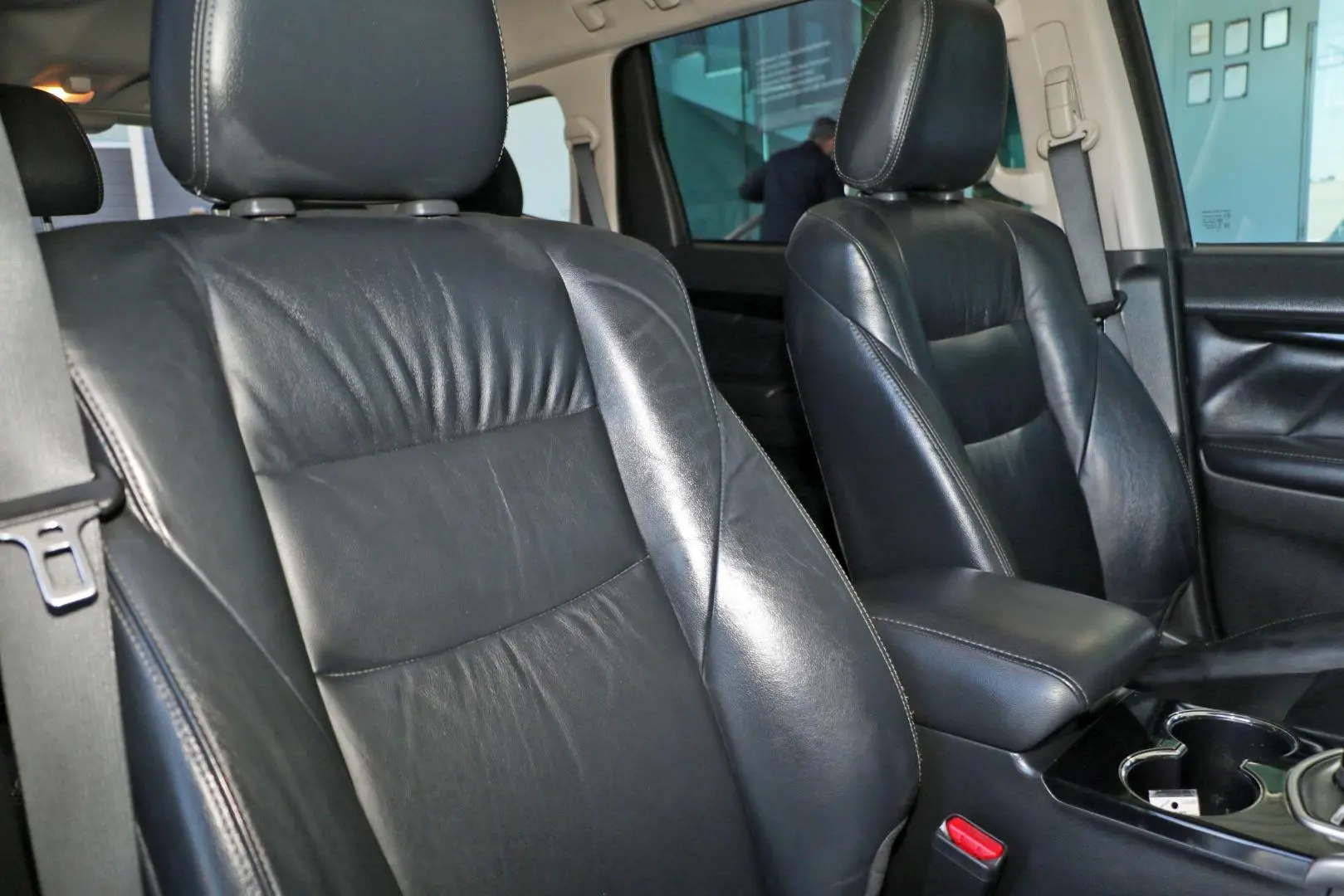 2016 Mitsubishi Pajero Sport Gallery Image 9