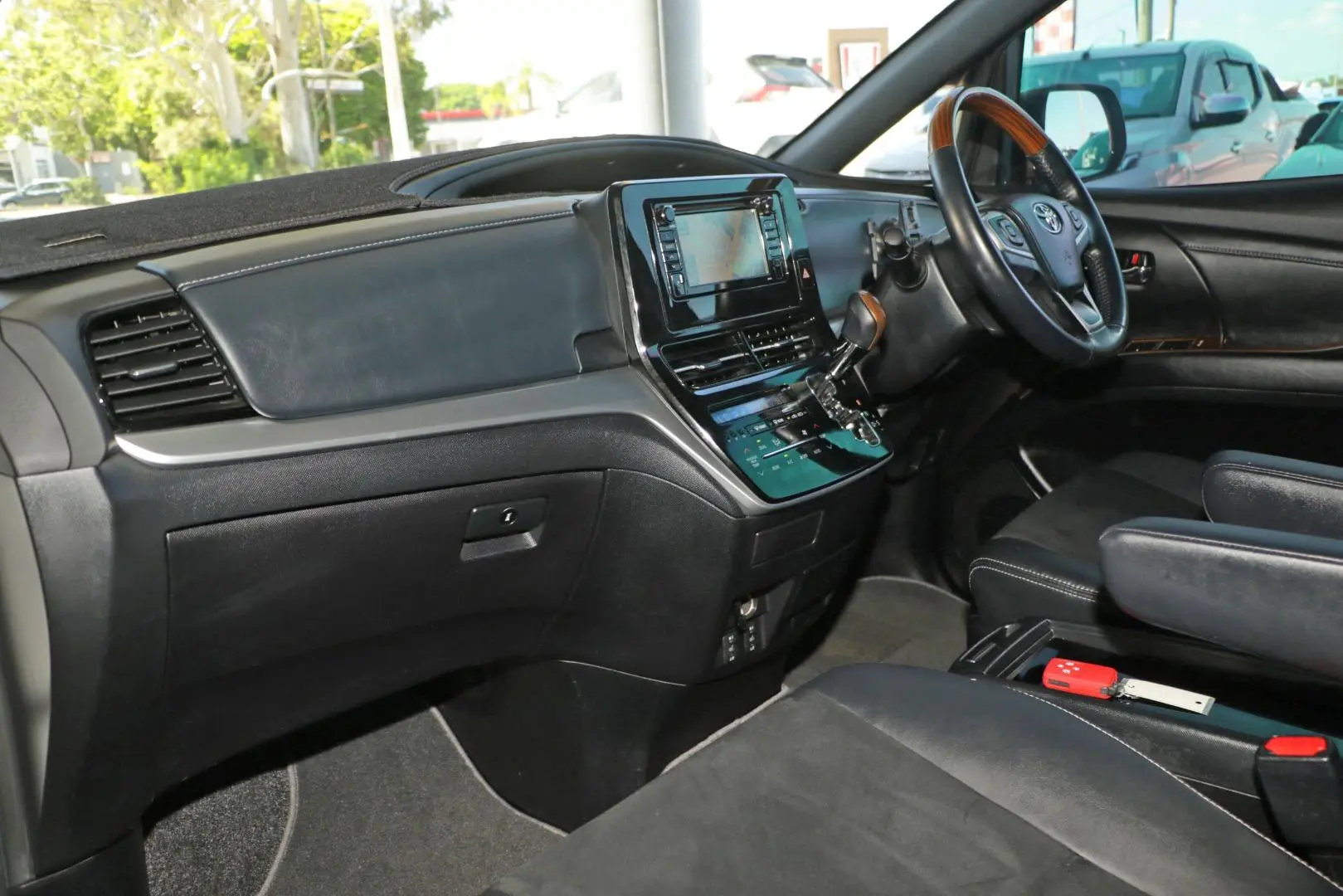 2018 Toyota Tarago Gallery Image 7