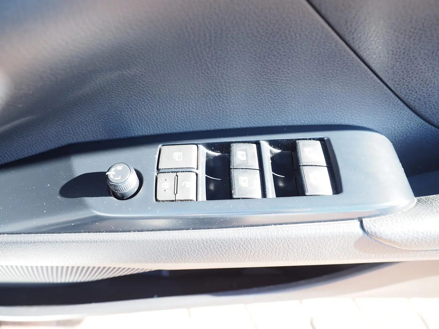 2018 Toyota Camry Gallery Image 25