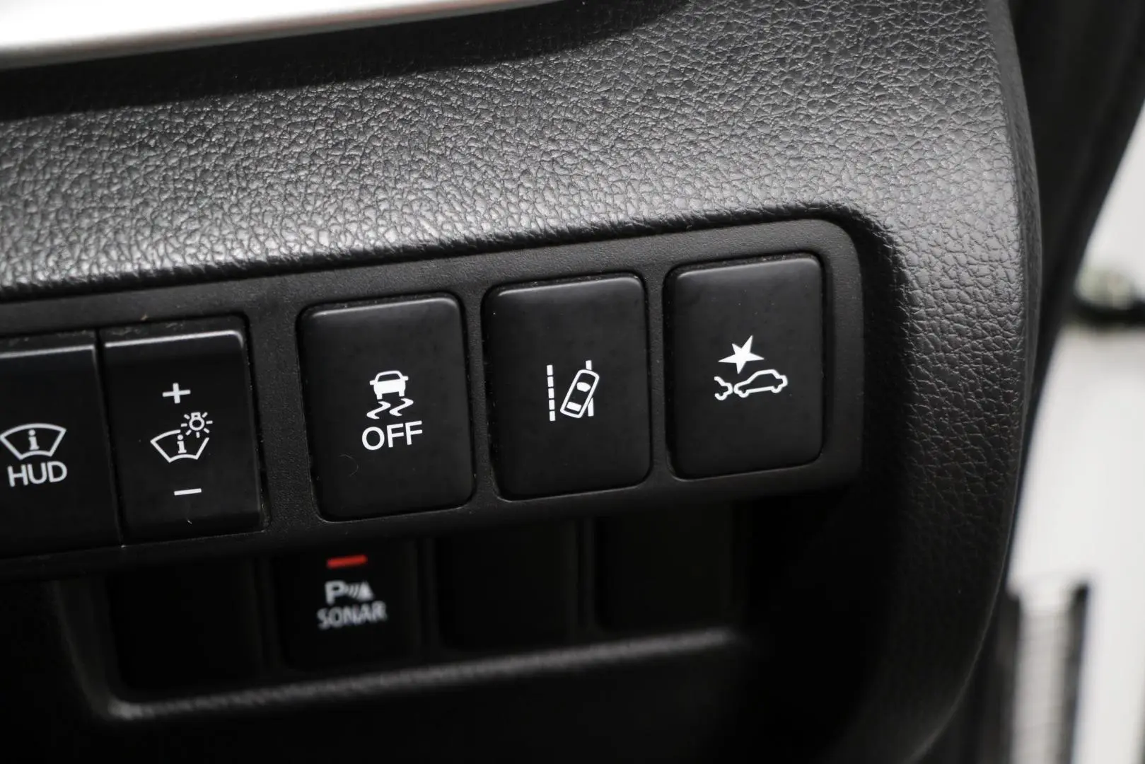 2019 Mitsubishi Eclipse Cross Gallery Image 14
