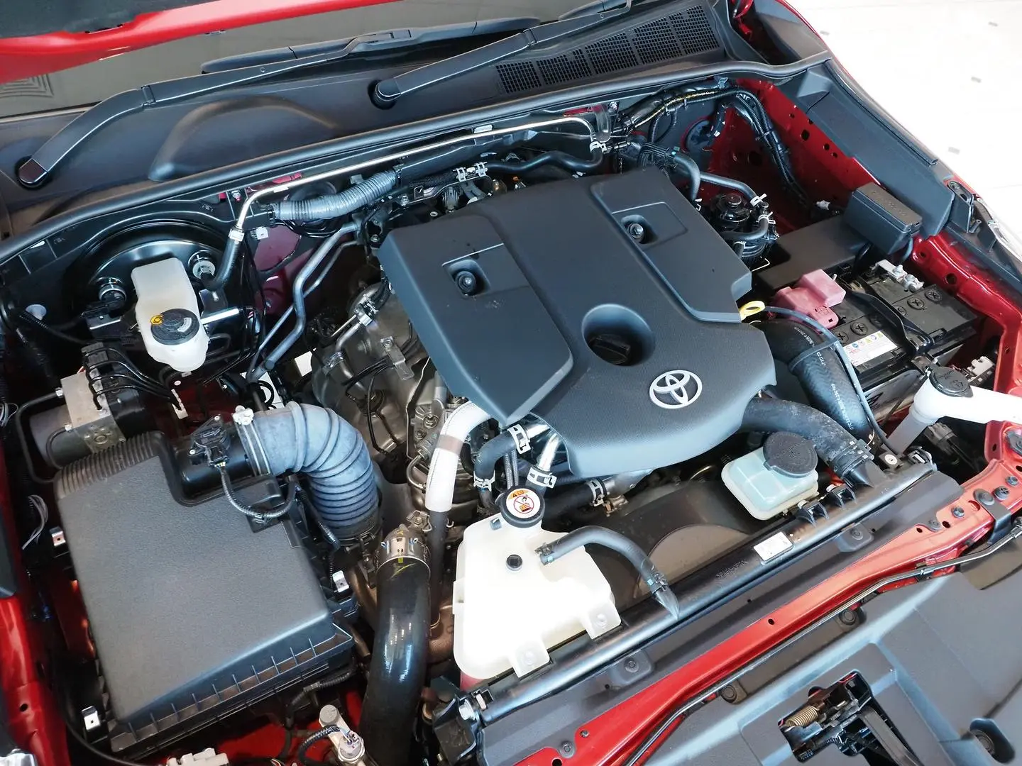 2025 Toyota Hilux Gallery Image 5