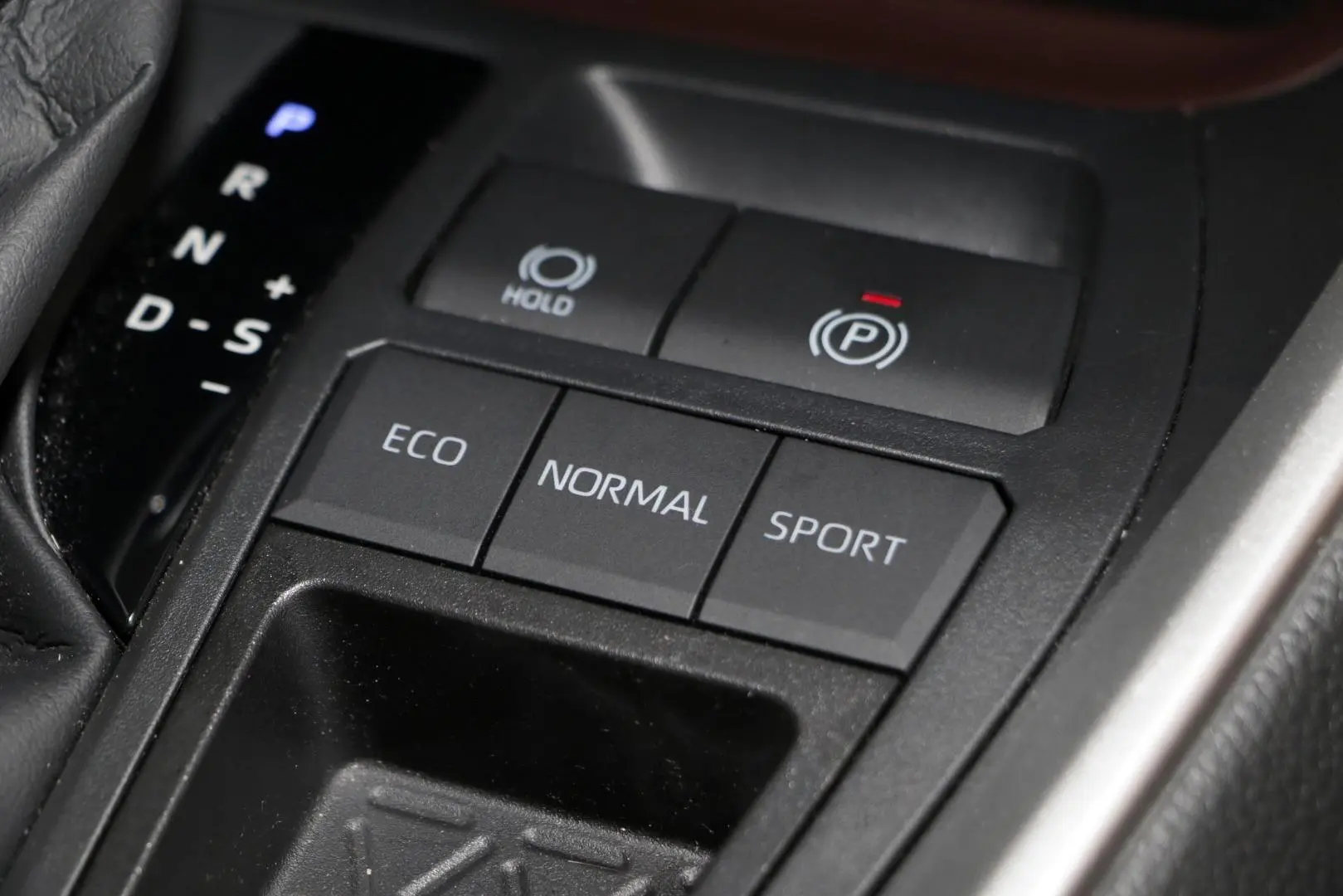 2025 Toyota RAV4 Gallery Image 17