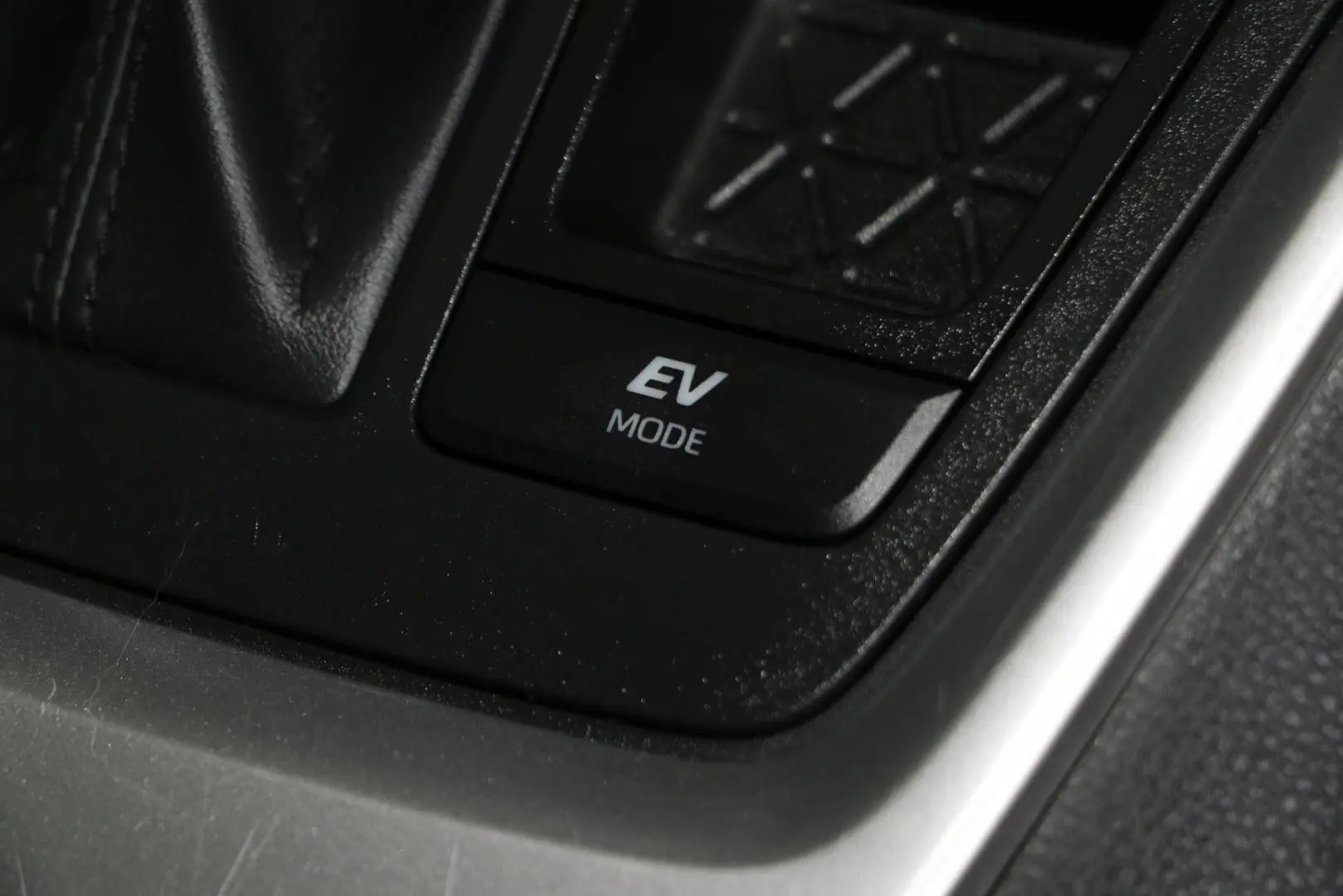 2025 Toyota RAV4 Gallery Image 14