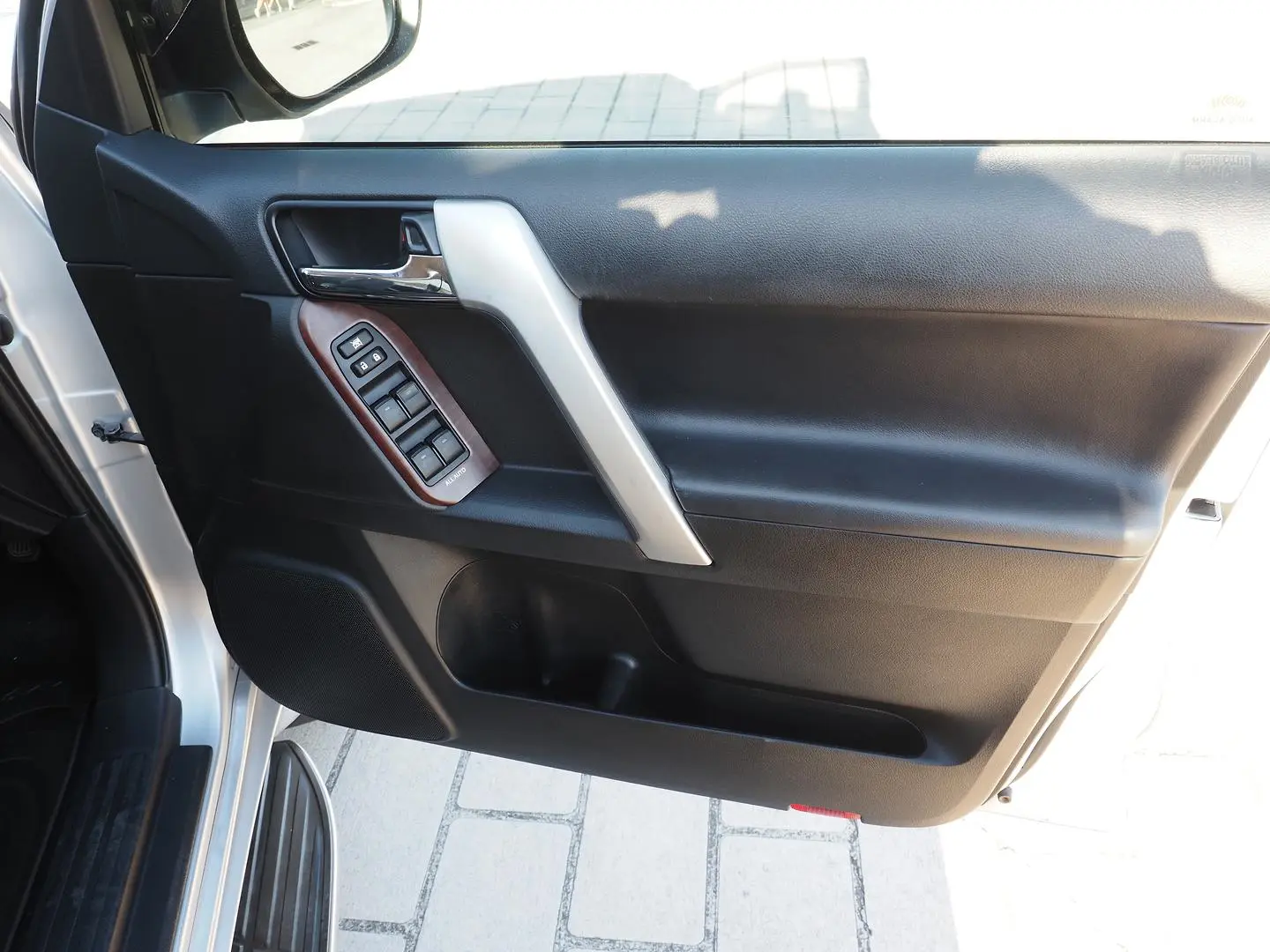 2017 Toyota Landcruiser Prado Gallery Image 20