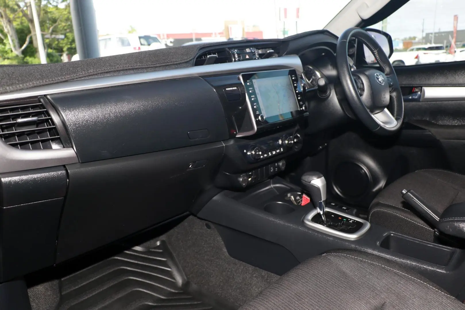 2021 Toyota Hilux Gallery Image 9