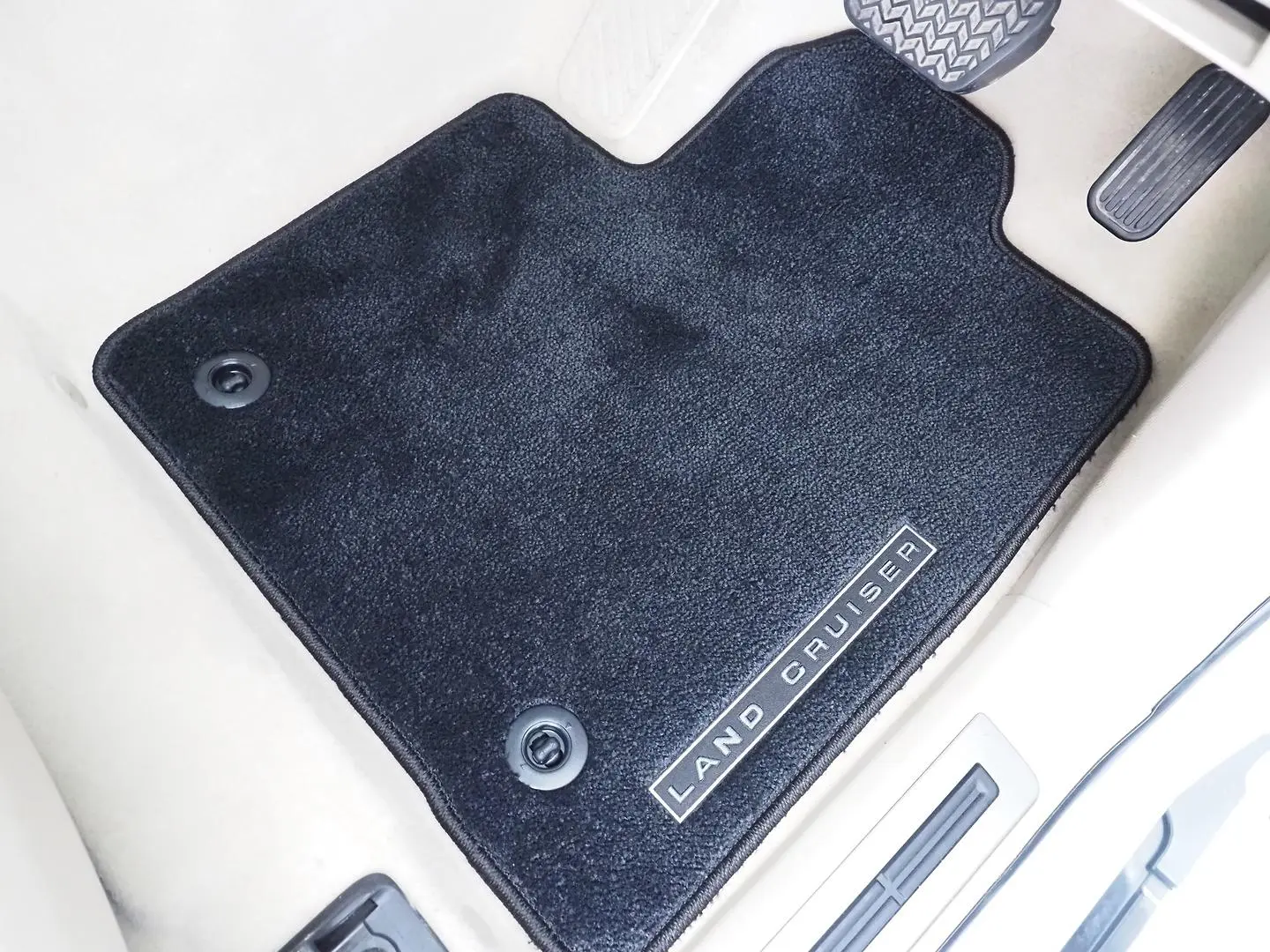 2022 Toyota Landcruiser Gallery Image 19