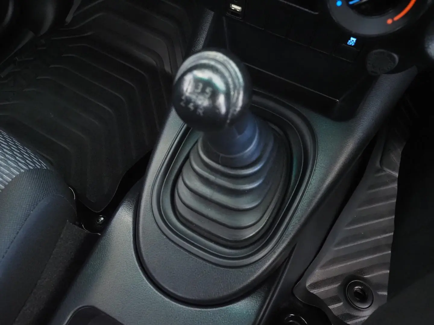 2023 Toyota Hilux Gallery Image 18