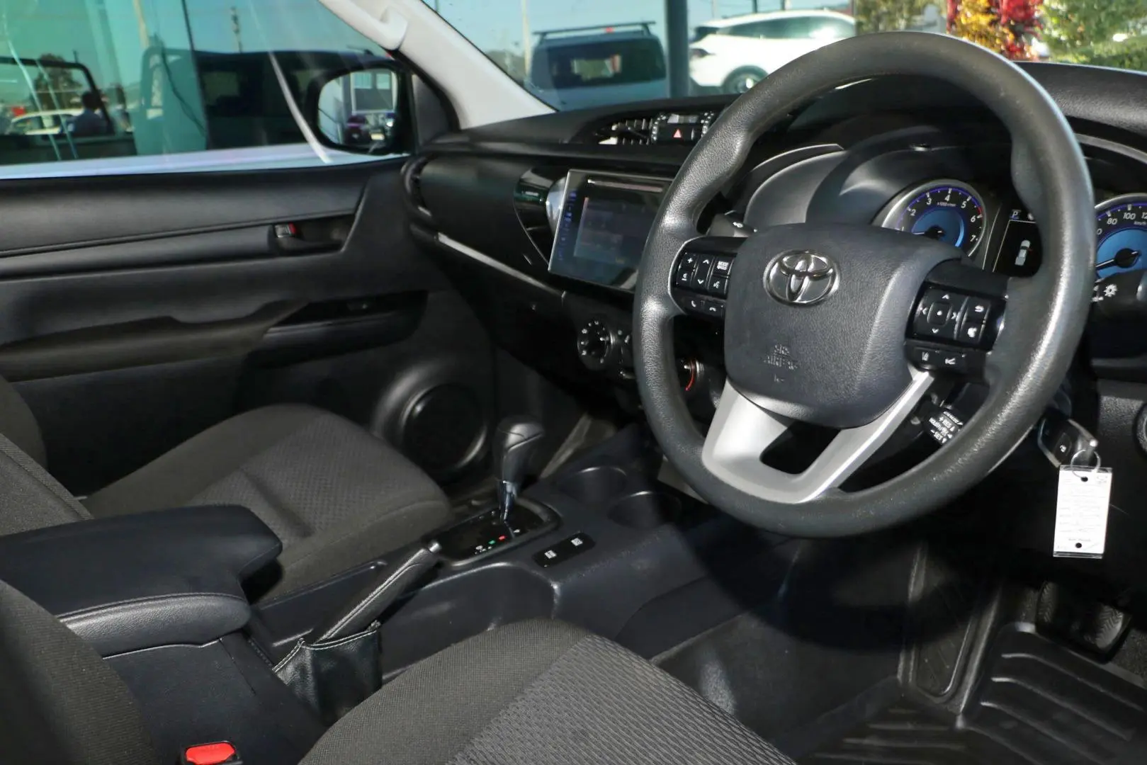 2020 Toyota Hilux Gallery Image 7