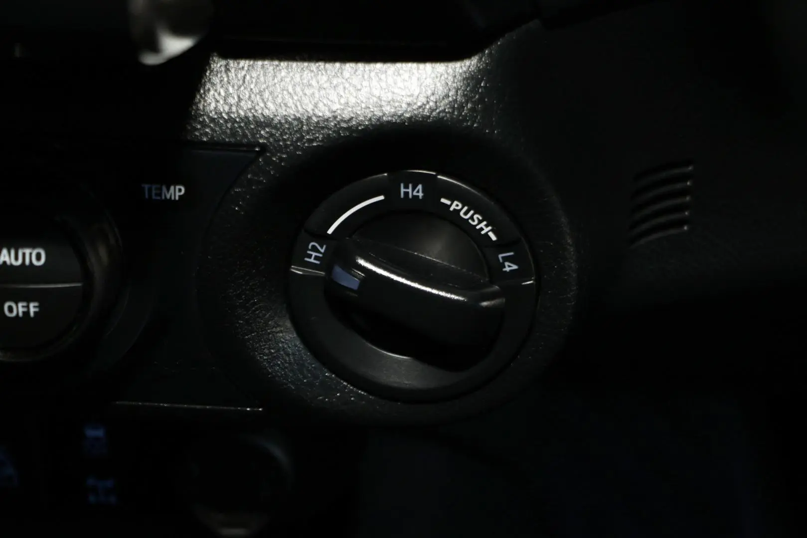 2025 Toyota Hilux Gallery Image 14