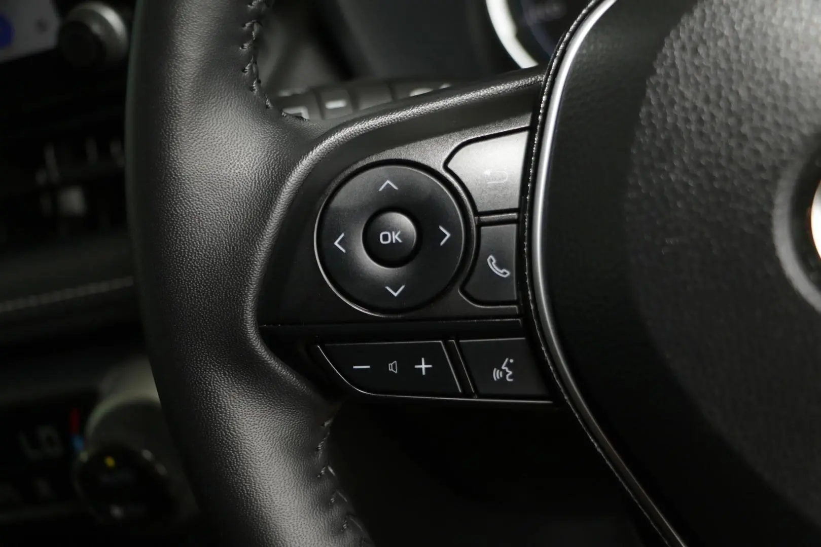 2025 Toyota RAV4 Gallery Image 12