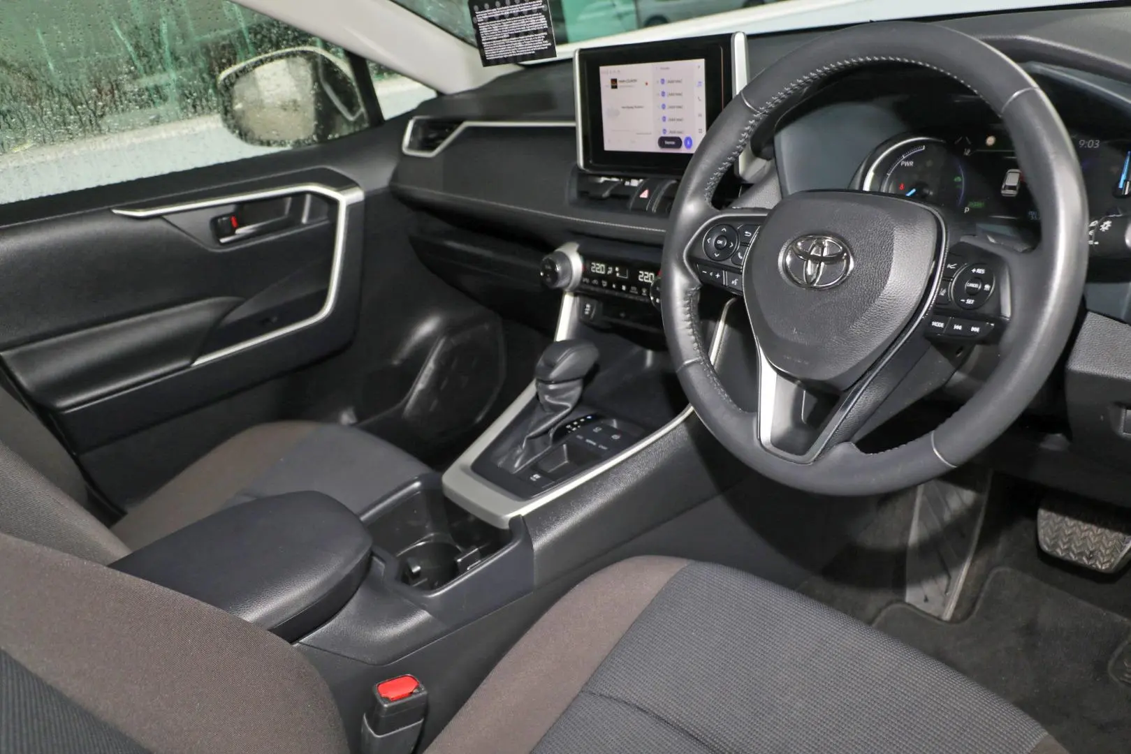 2024 Toyota RAV4 Gallery Image 7