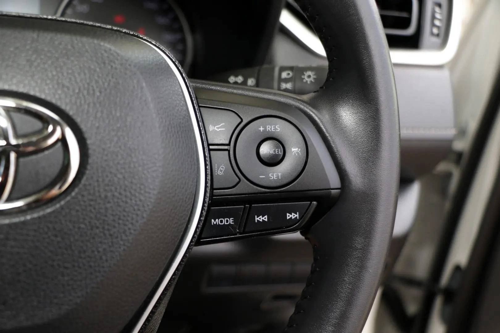 2020 Toyota RAV4 Gallery Image 17