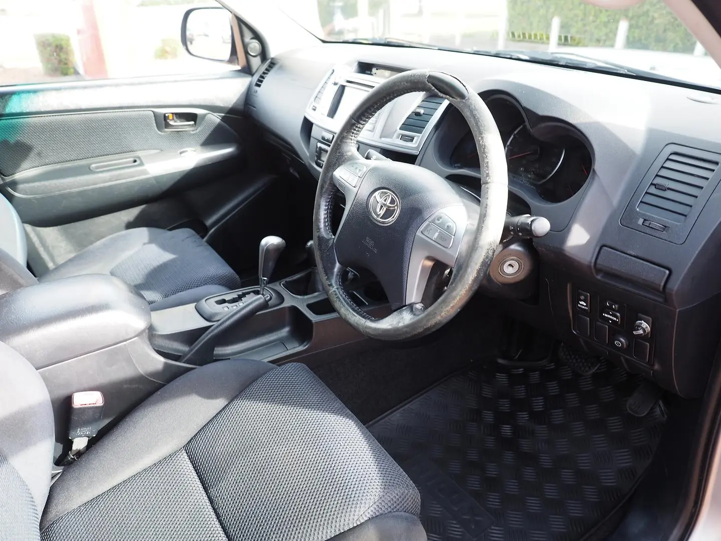 2015 Toyota Hilux Gallery Image 23
