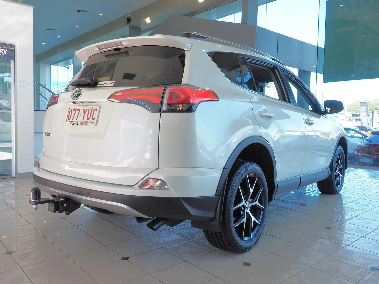 2018 Toyota RAV4 Gallery Image 3