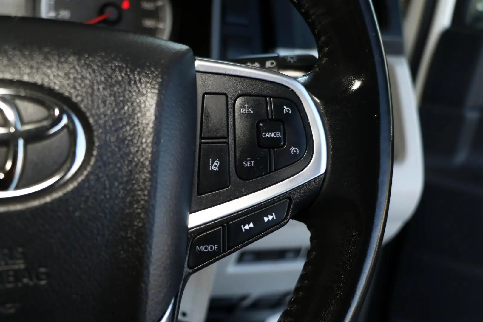 2021 Toyota Hiace Gallery Image 14