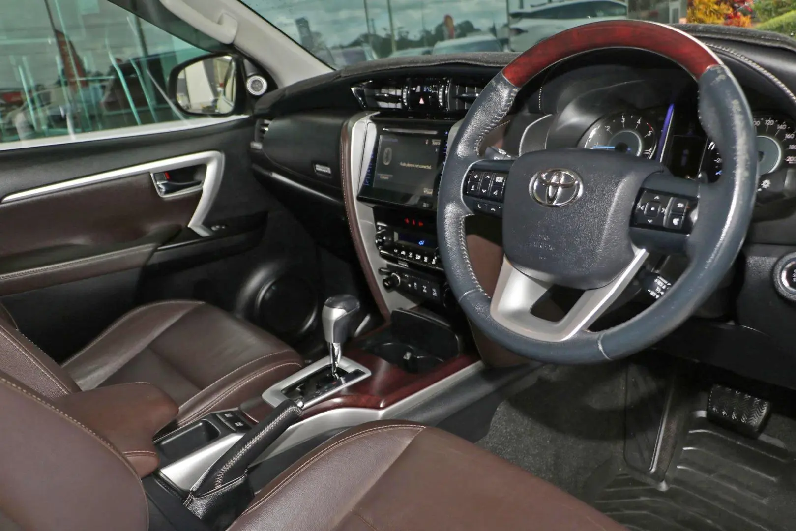 2015 Toyota Fortuner Gallery Image 6