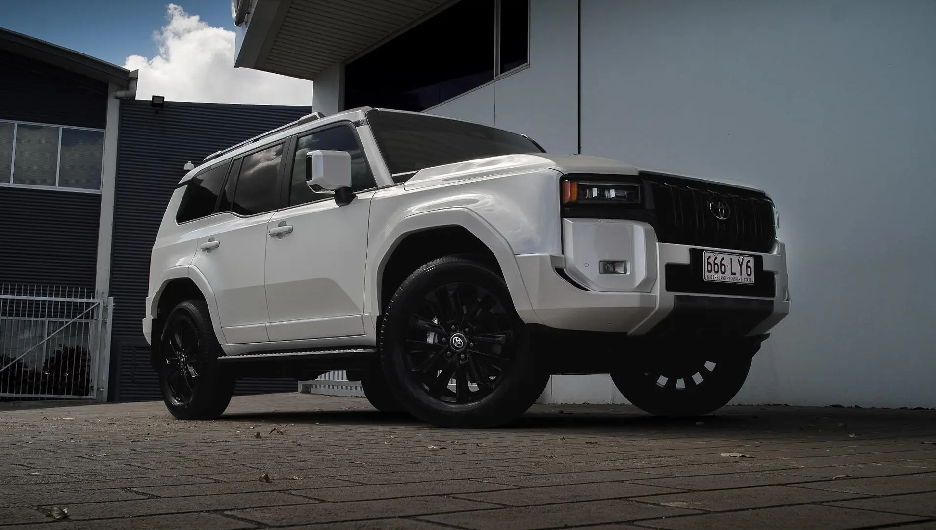 2025 Toyota Landcruiser Prado Gallery Image 1