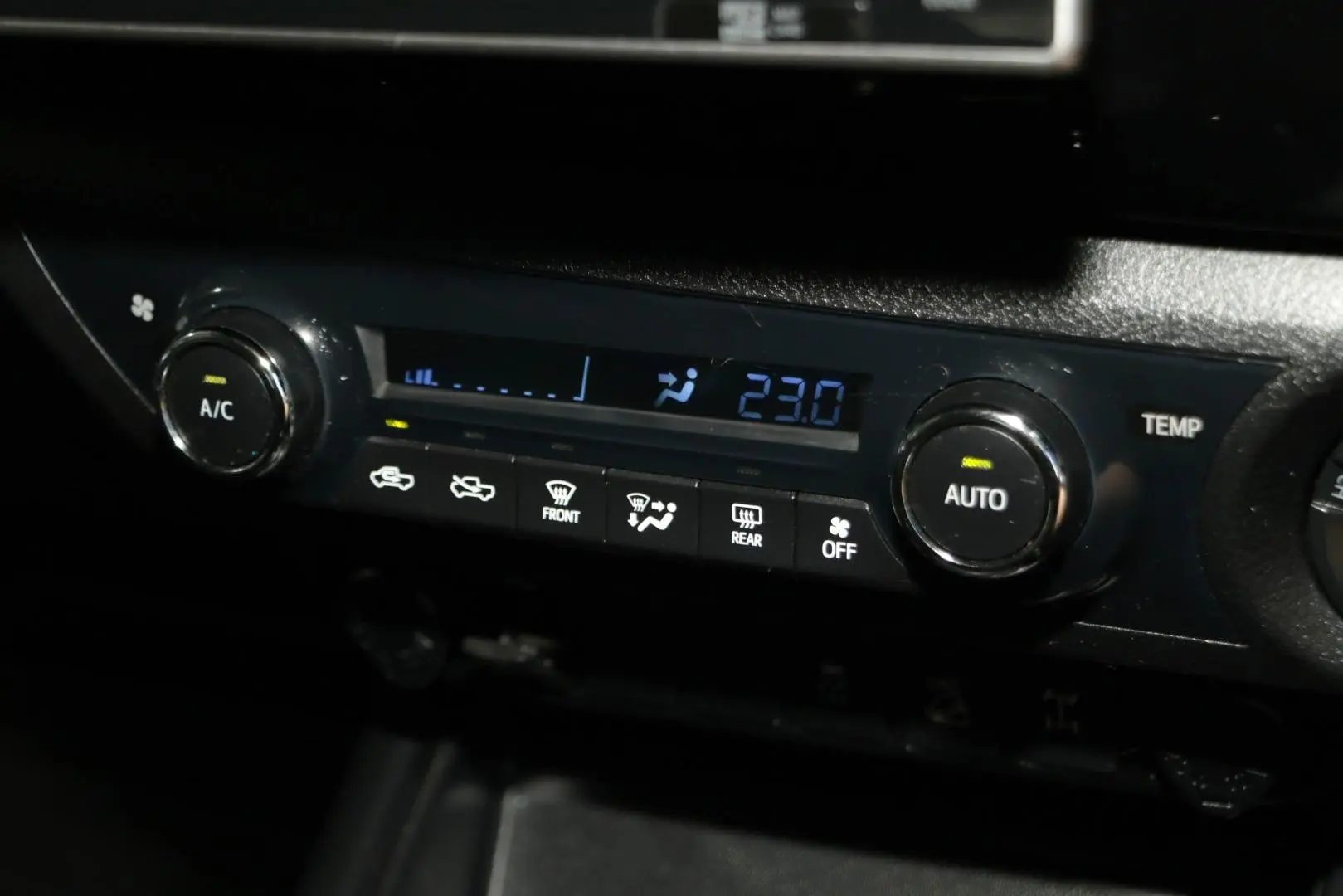 2016 Toyota Hilux Gallery Image 16